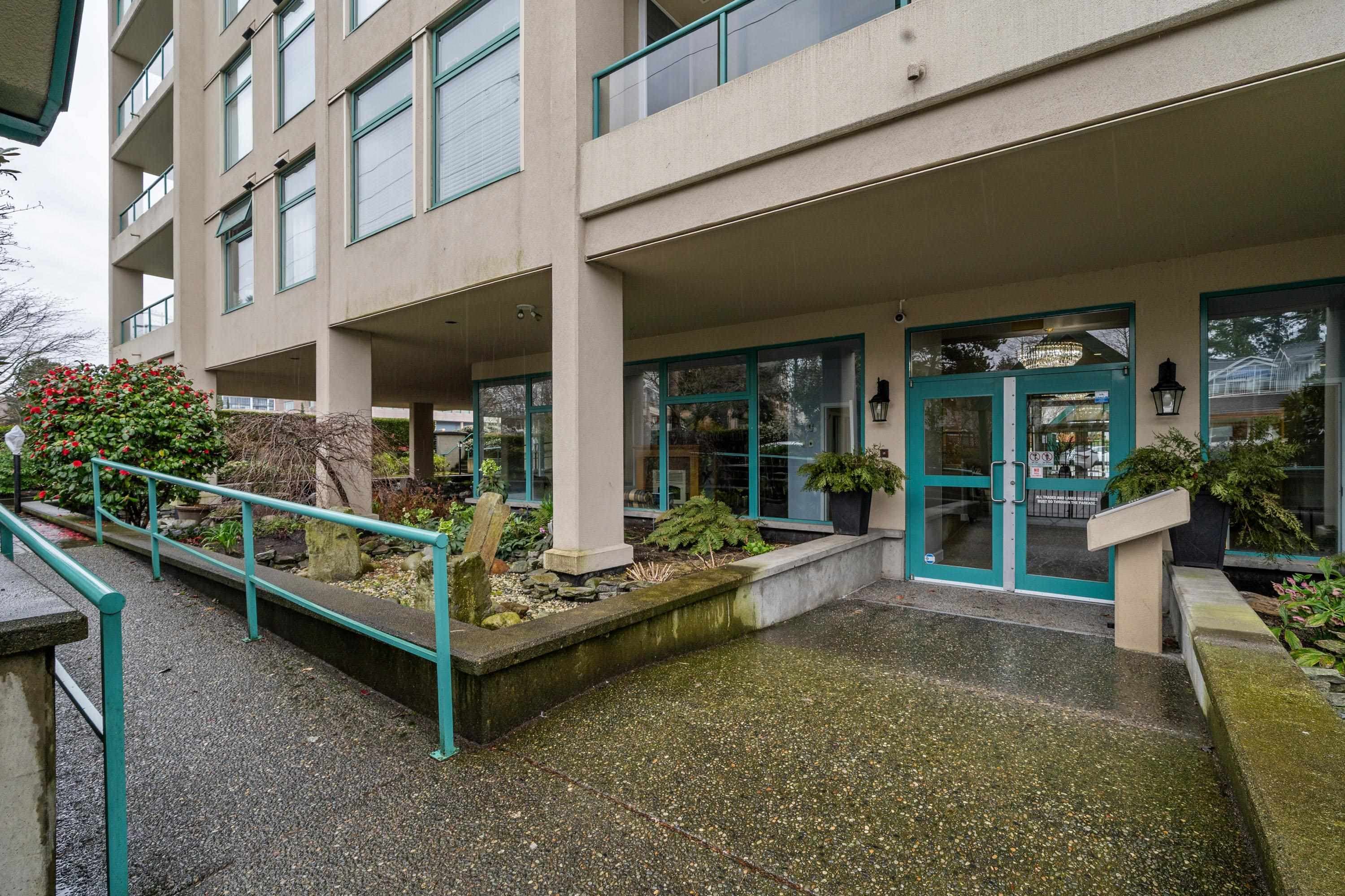 303 - 15466 North Bluff Road, White Rock, V4B 3G1 — photo 3