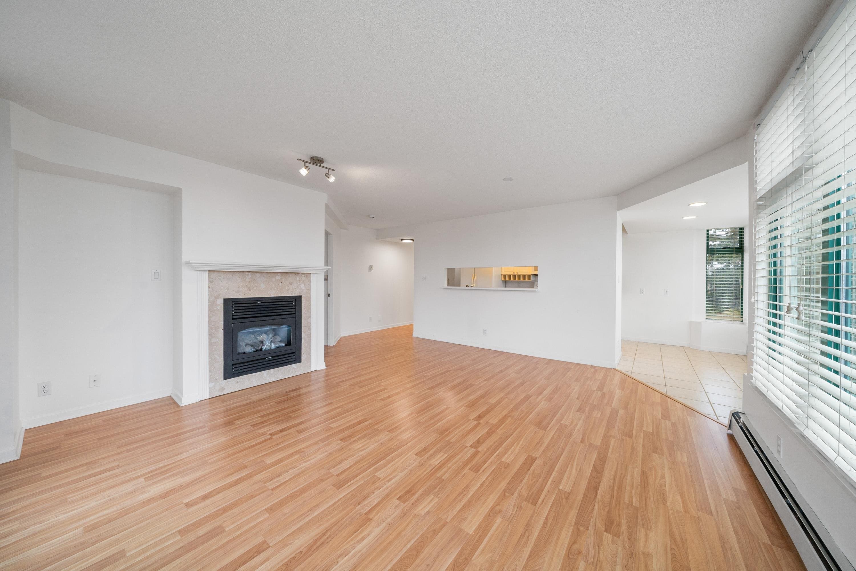 303 - 15466 North Bluff Road, White Rock, V4B 3G1 — photo 5
