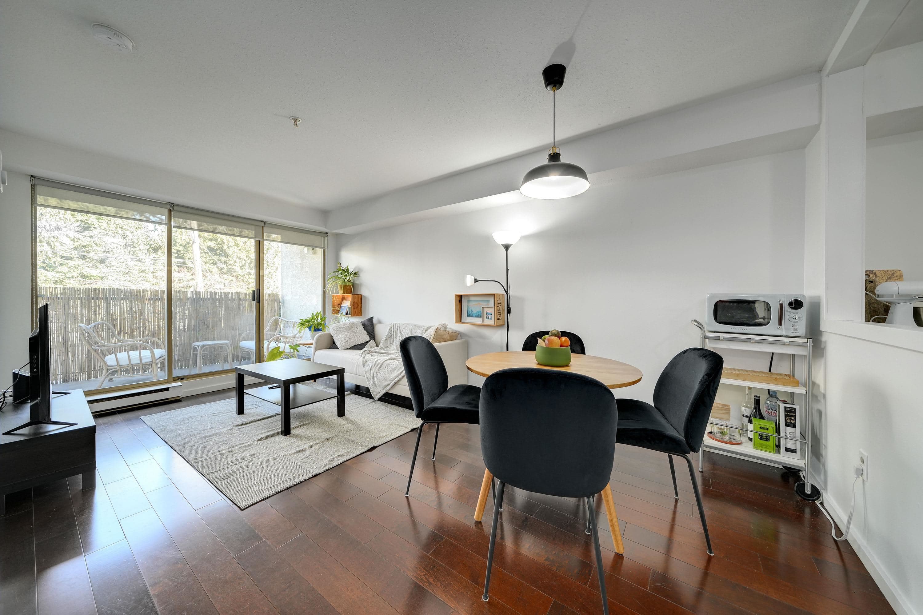 210 - 1099 E Broadway, Vancouver, V5T 1Y5 — photo 1
