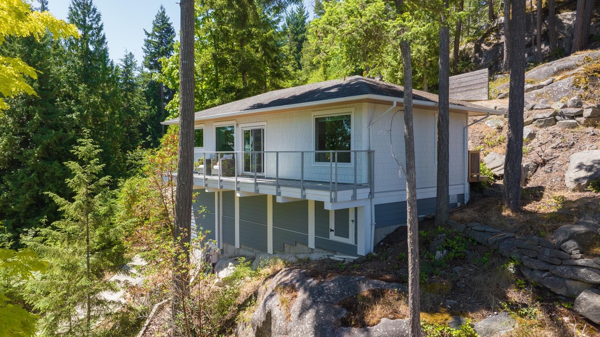 5673 Salmon Drive, Sechelt, V0N 3A0 — photo 1