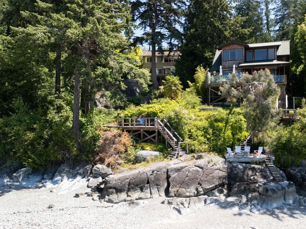 8579 Redrooffs Road, Halfmoon Bay