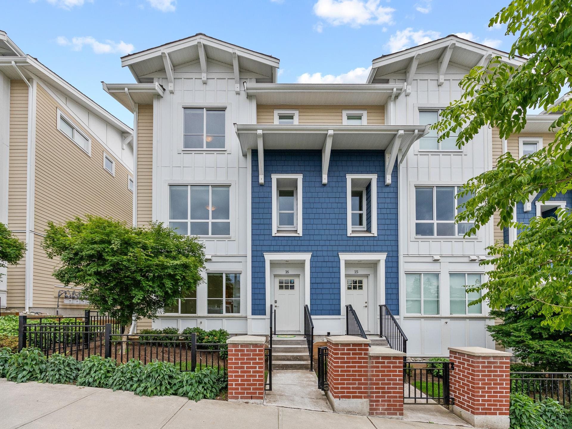 16 - 16560 17a Avenue, Surrey