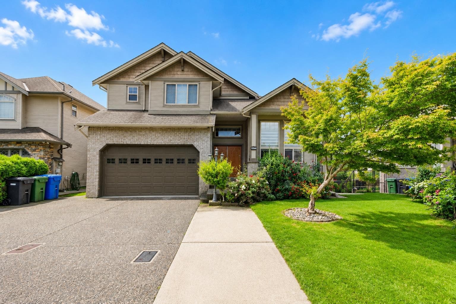 30546 Sapphire Place, Abbotsford, V2T 6Y5 — photo 1