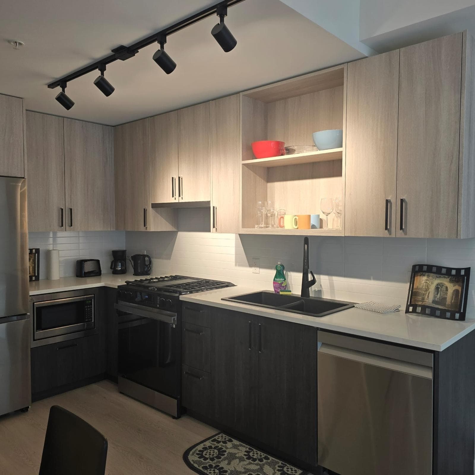 411 - 1100 Clarke Road, Port Moody, V3H 0N3 — photo 5