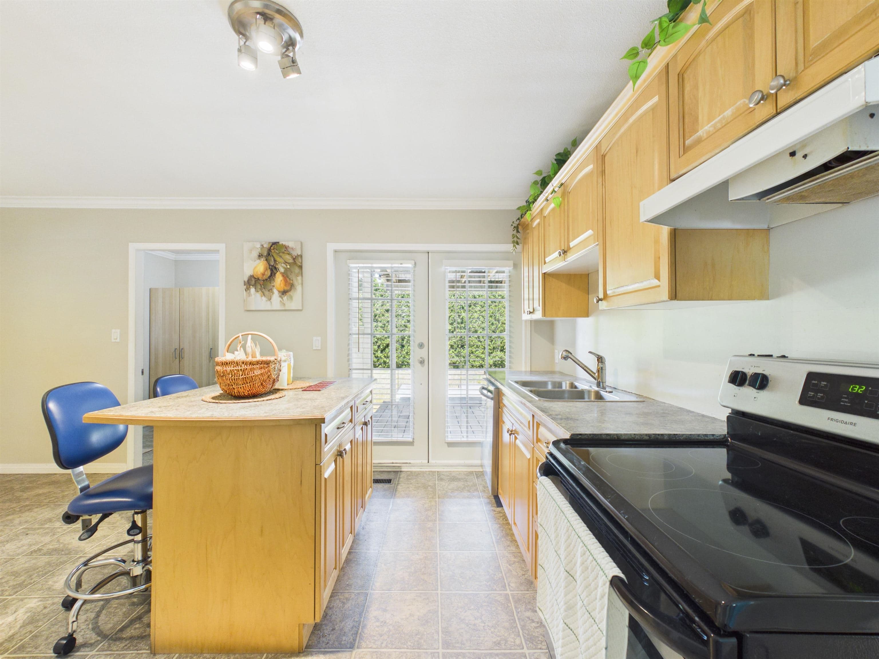 20875 Camwood Avenue, Maple Ridge, V2X 2N9 — photo 5