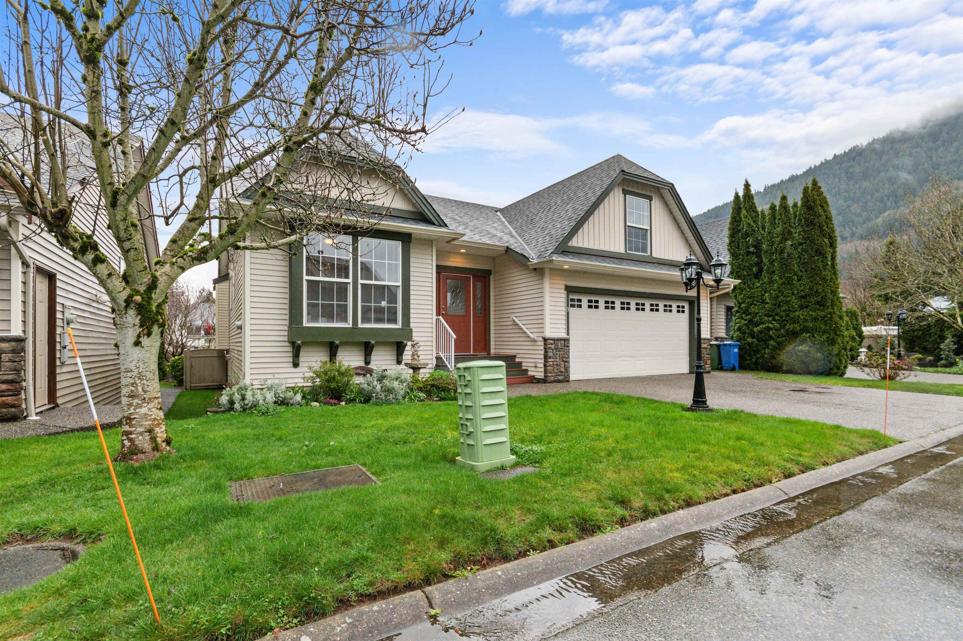 9 - 349 Walnut Avenue, Harrison Hot Springs, V0M 1K0 — photo 1