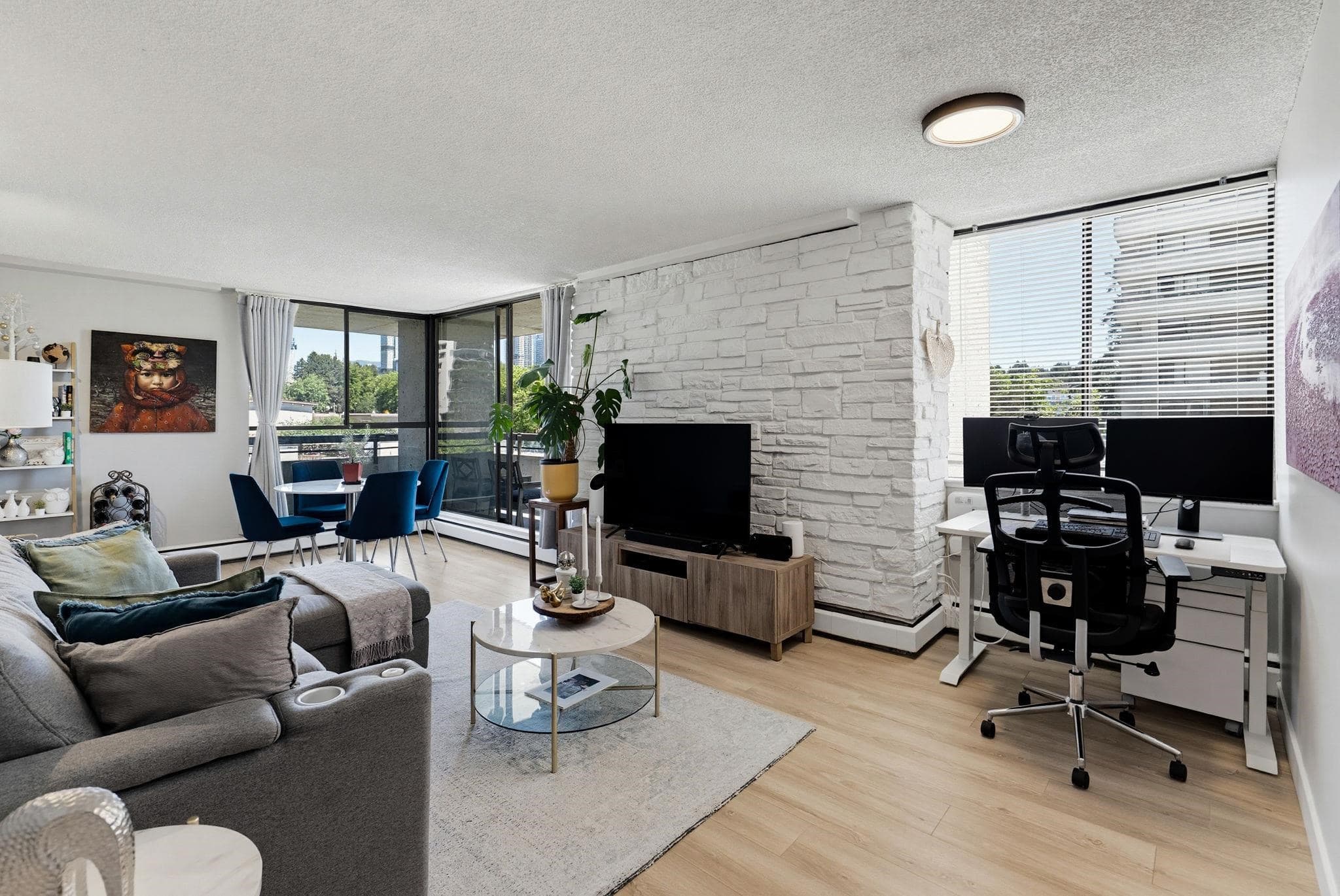 302 - 3737 Bartlett Court, Burnaby