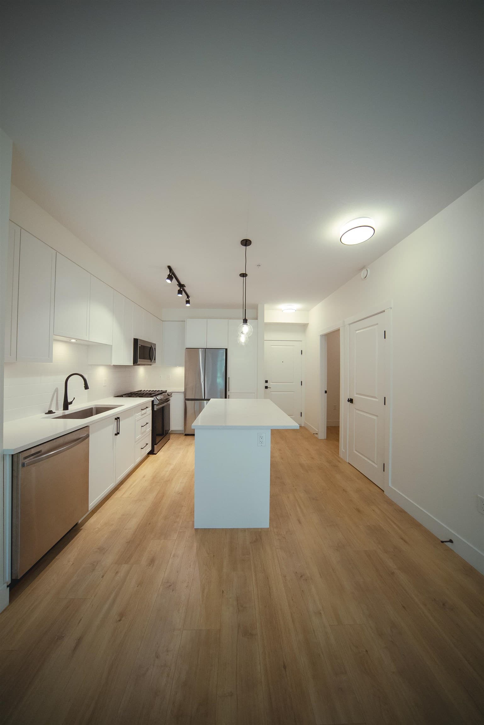 208 - 7506 199a Street, Langley, V2Y 3K9 — photo 2