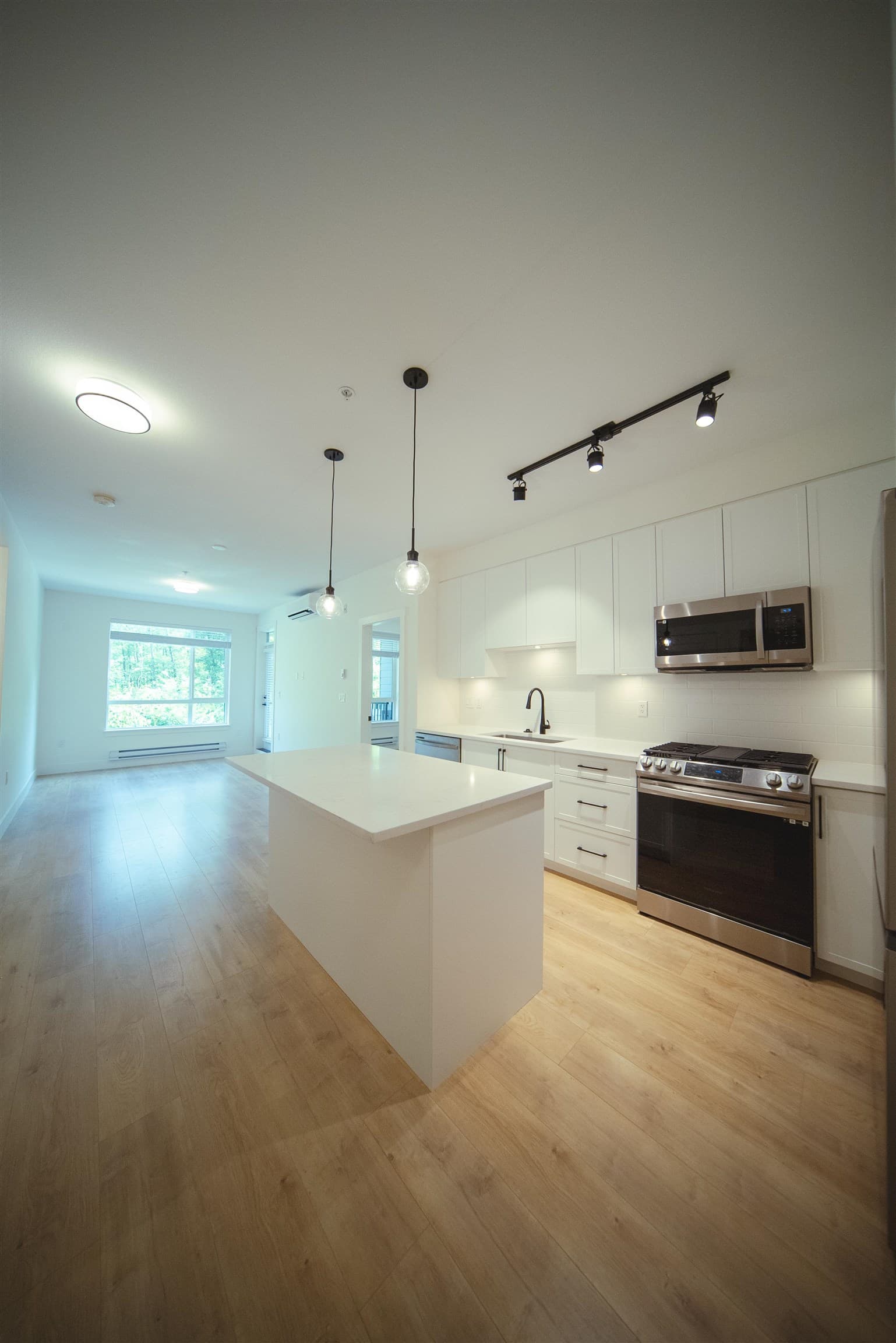 208 - 7506 199a Street, Langley, V2Y 3K9 — photo 1