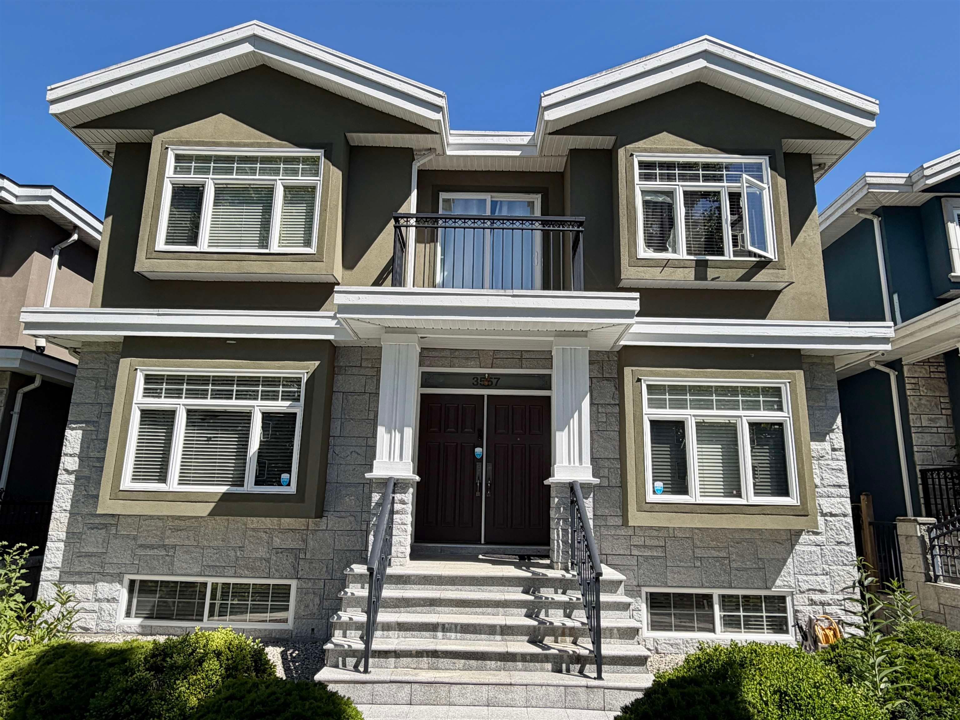 3557 E 47th Avenue, Vancouver, V5S 1E3 — photo 1