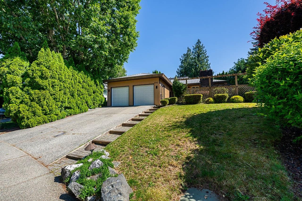 3762 Nanaimo Crescent, Abbotsford, V2T 4Z7 — photo 1