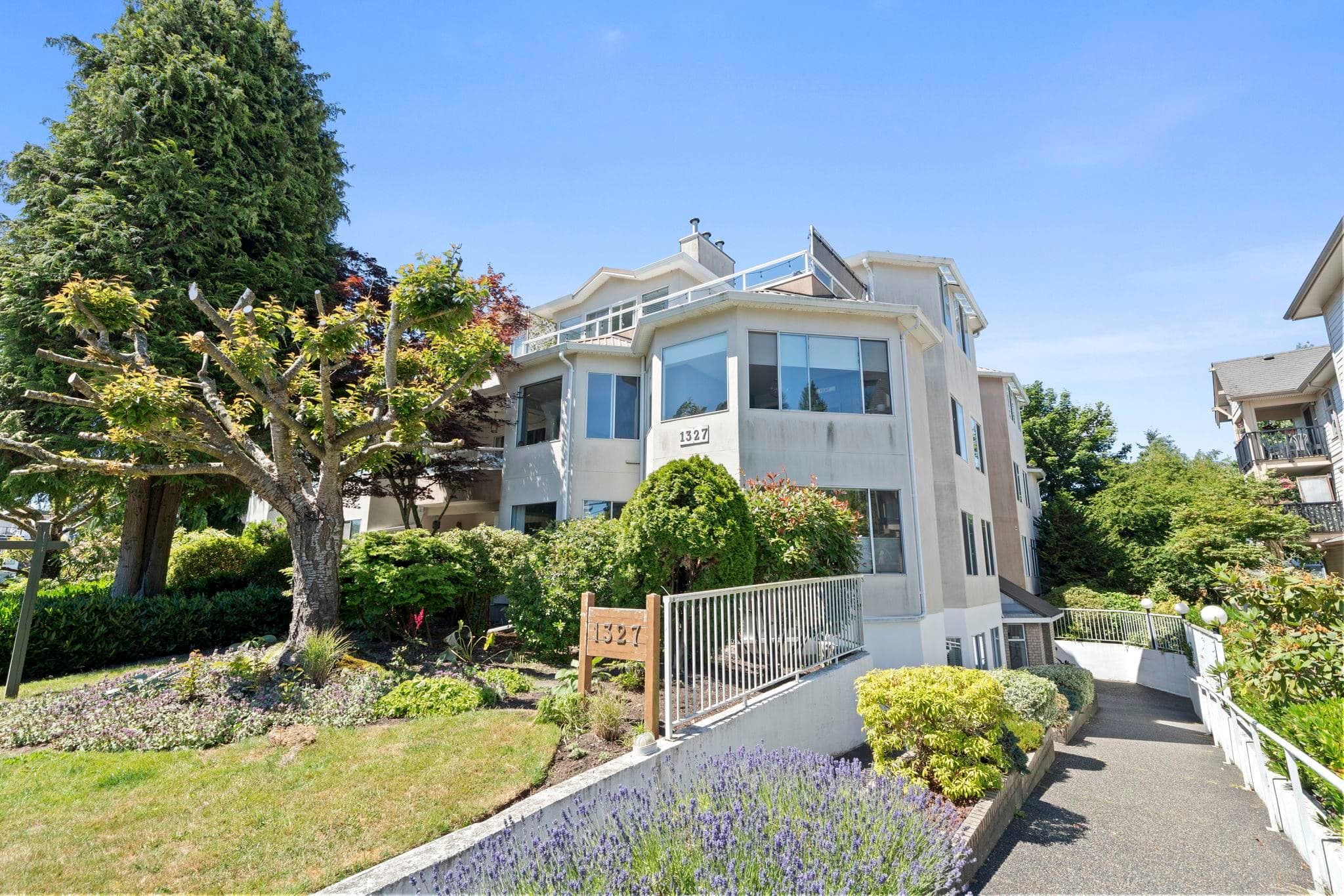 203 - 1327 Best Street, White Rock