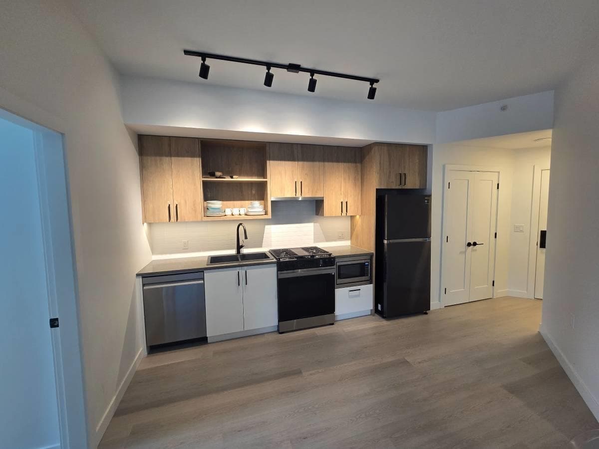 104 - 1100 Clarke Road, Port Moody, V3H 0N3 — photo 2