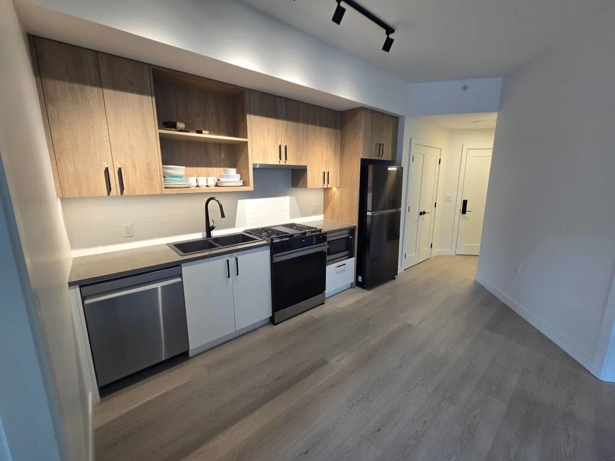 104 - 1100 Clarke Road, Port Moody, V3H 0N3 — photo 3