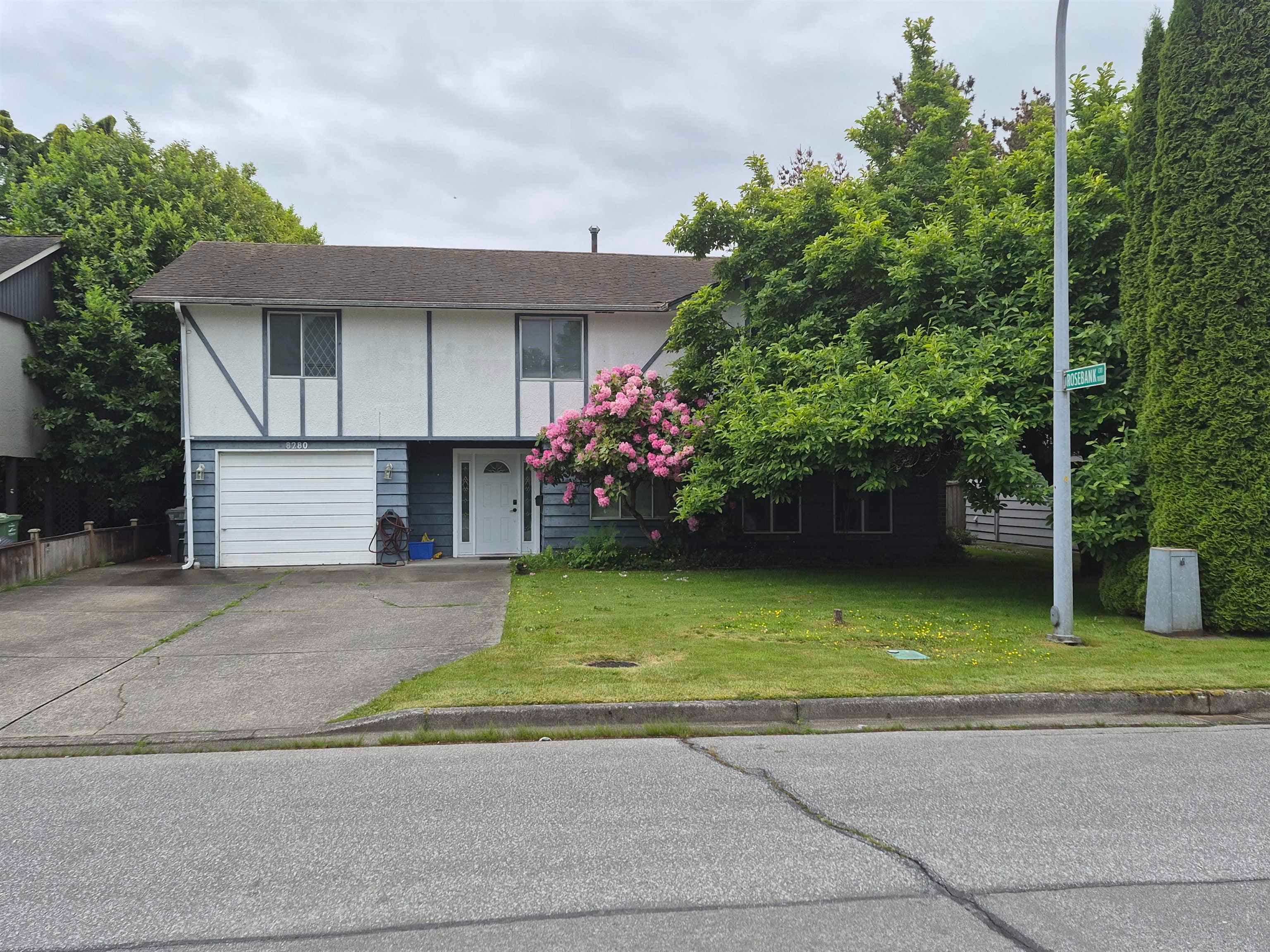 8280 Rosebank Crescent, Richmond