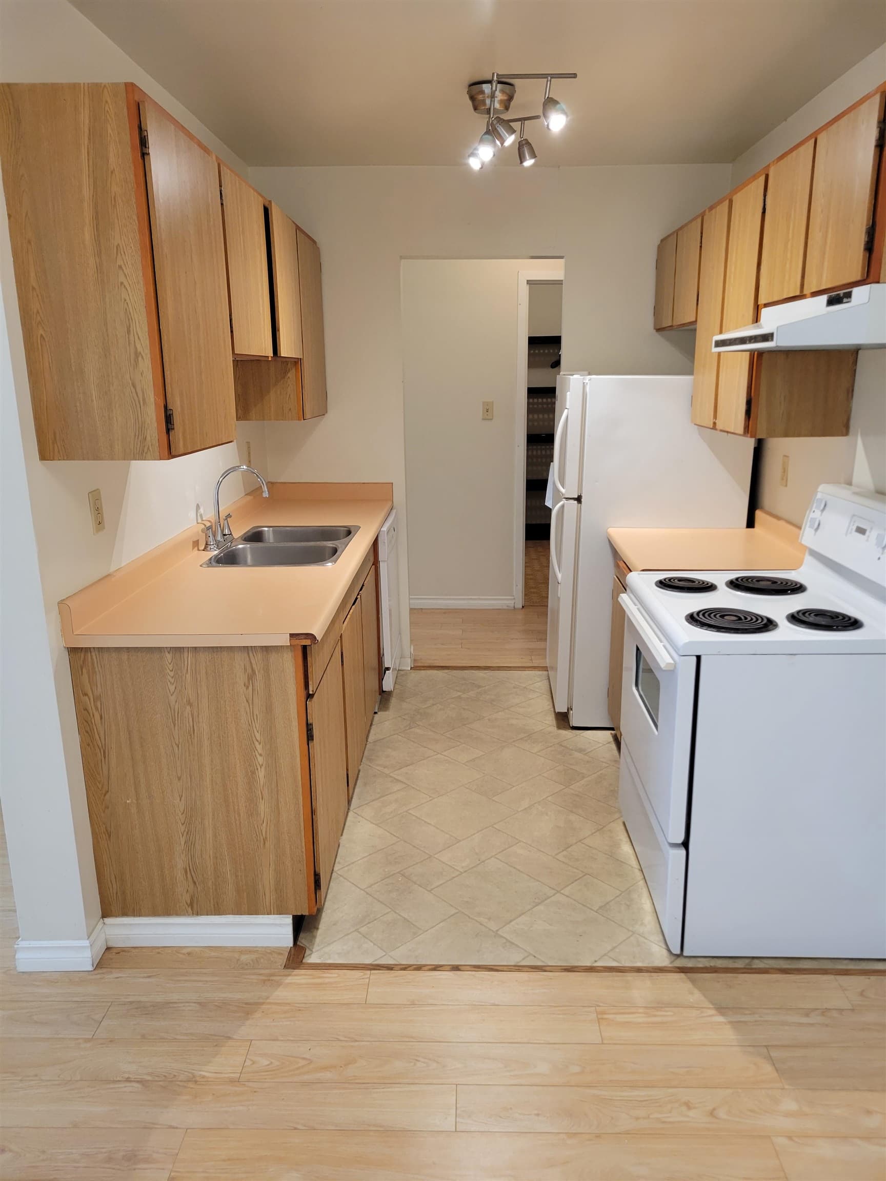 218 - 8500 Lansdowne Road, Richmond