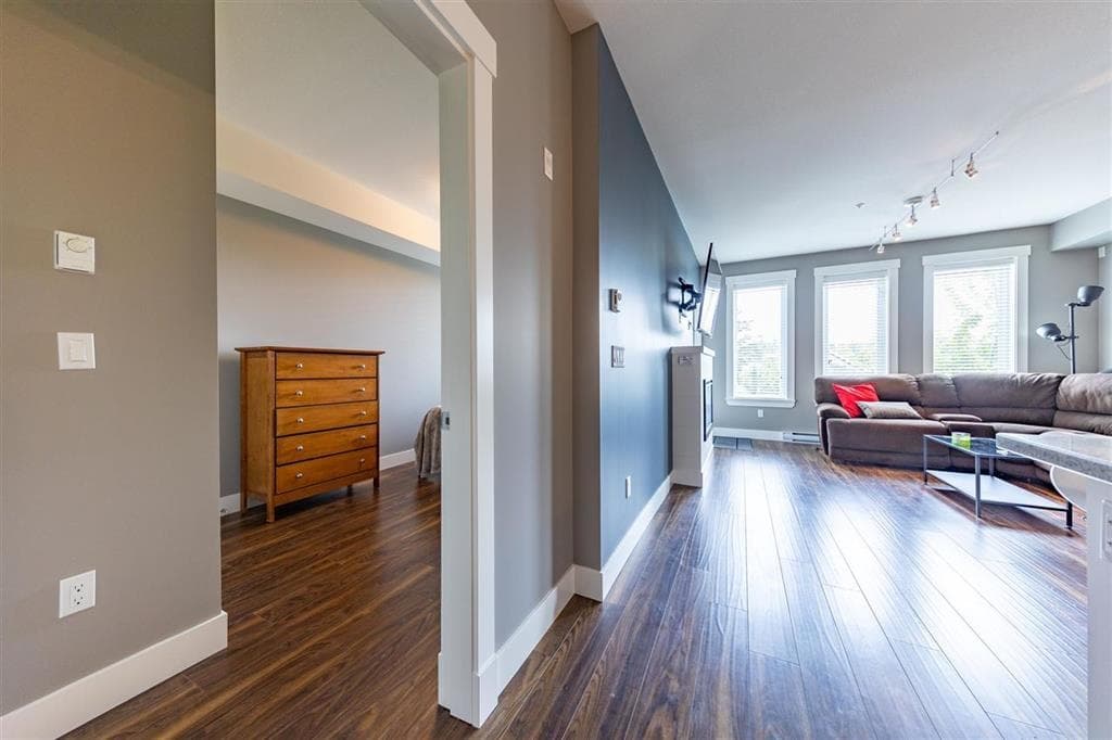 210 - 5665 177b Street, Surrey, V3S 4J2 — photo 3