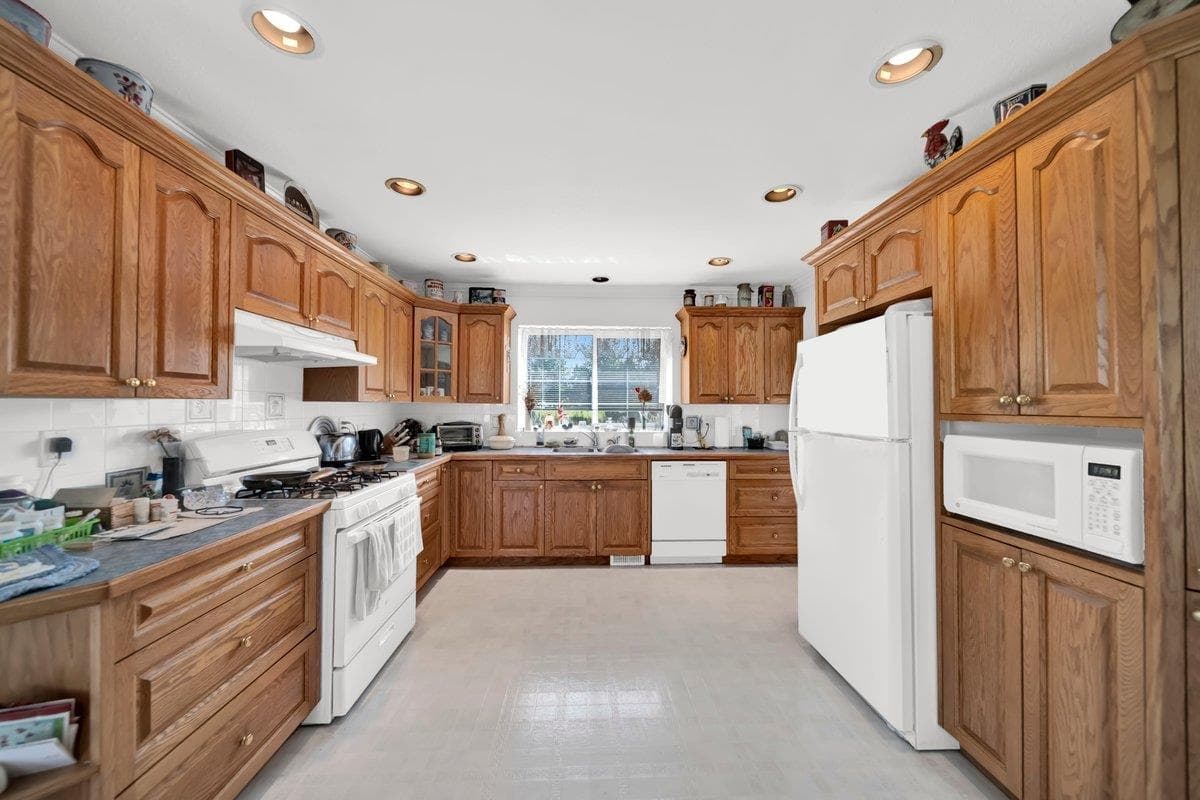 8577 184 Street, Surrey, V4N 6G4 — photo 5