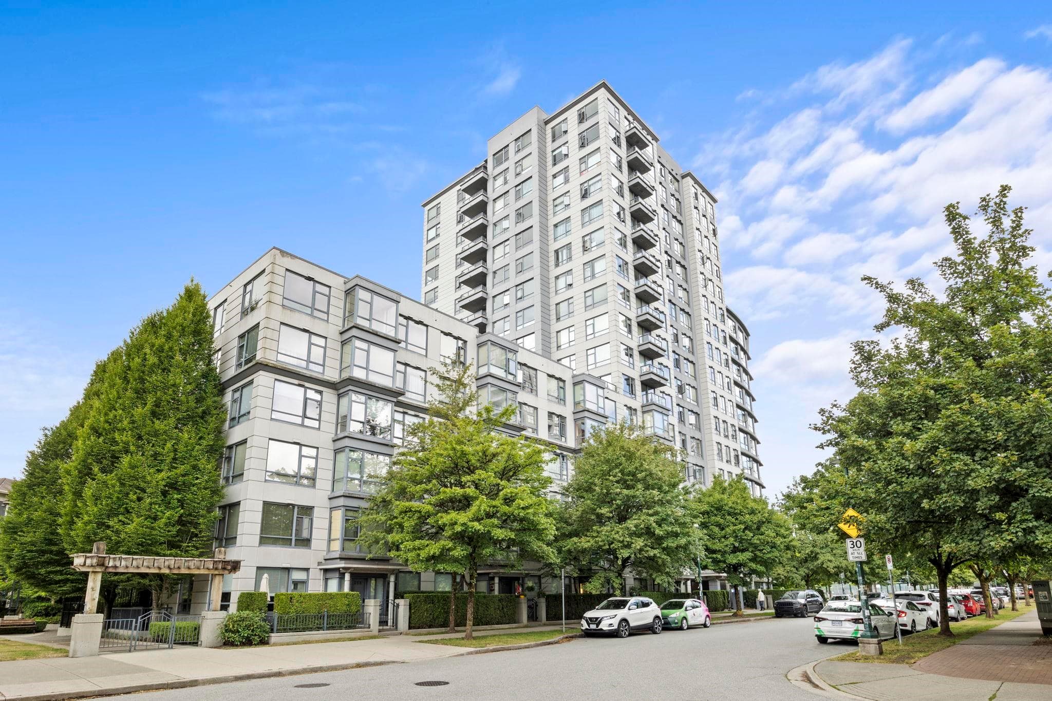1409 - 3520 Crowley Drive, Vancouver, V5R 6G9 — photo 1