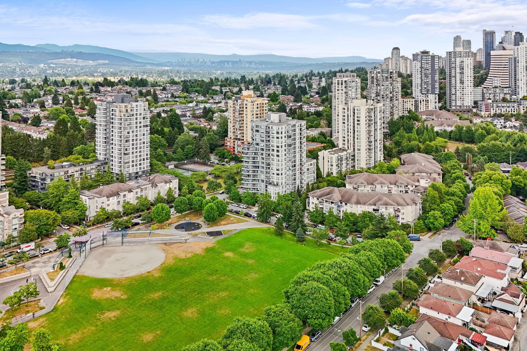 1409 - 3520 Crowley Drive, Vancouver, V5R 6G9 — photo 4