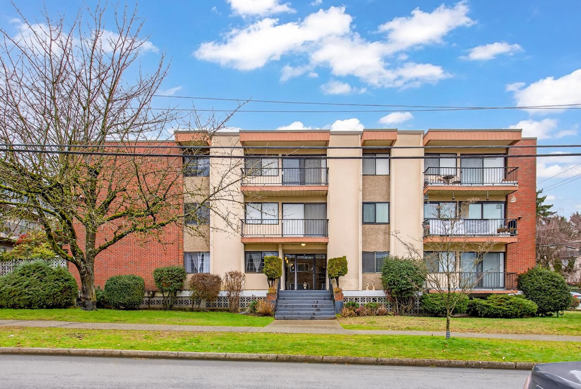 208 - 505 Ninth Street, New Westminster