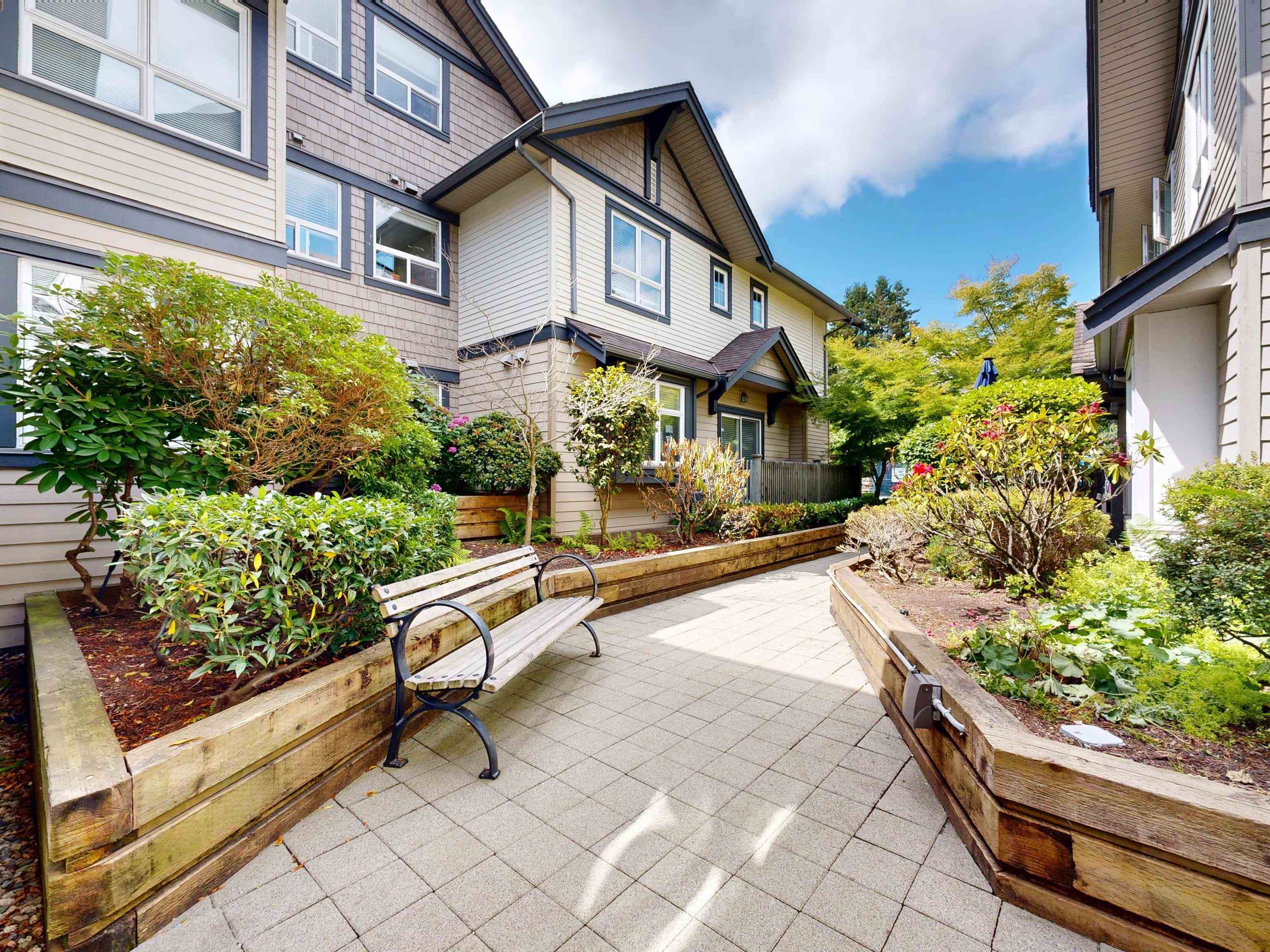 305 - 4468 Albert Street, Burnaby