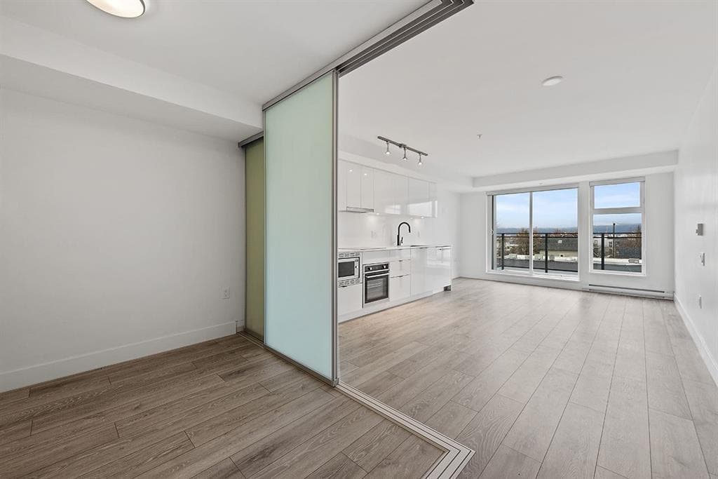 310 - 630 E Broadway Street, Vancouver, V5T 1X6 — photo 2