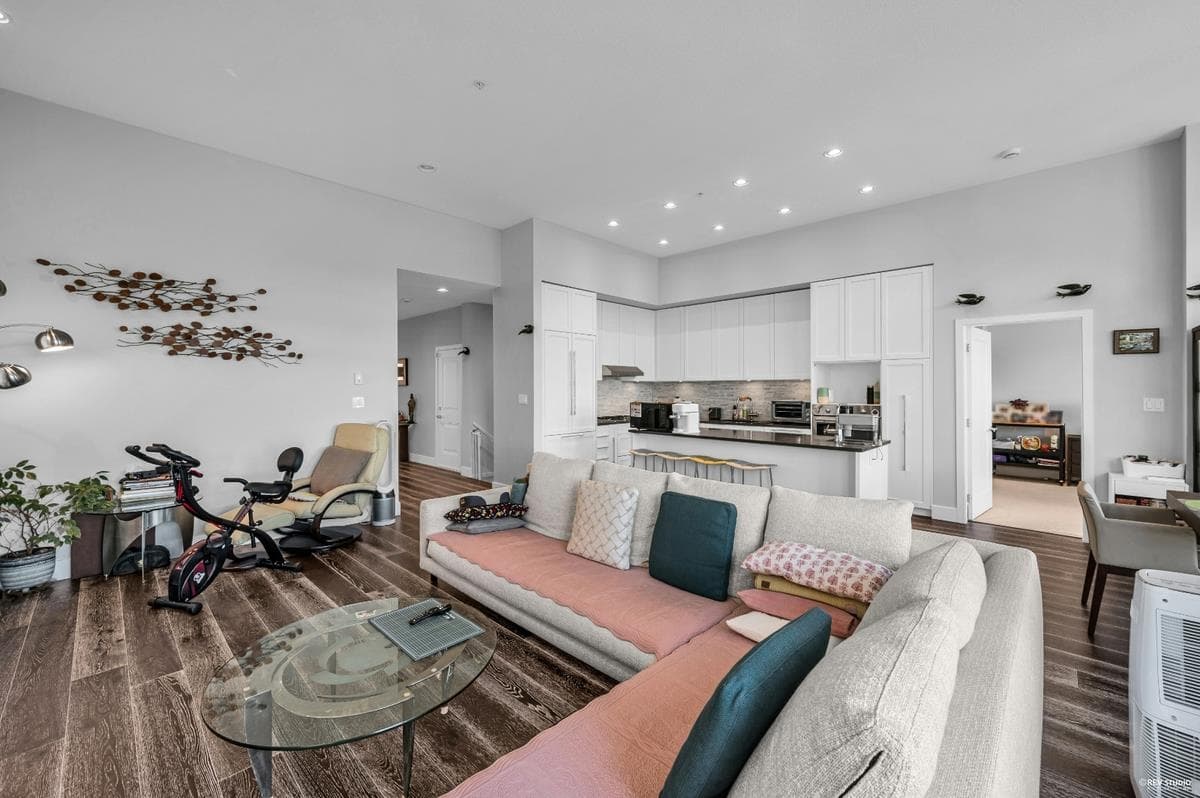 3881 Cates Landing Way, North Vancouver, V7G 0A6 — photo 2