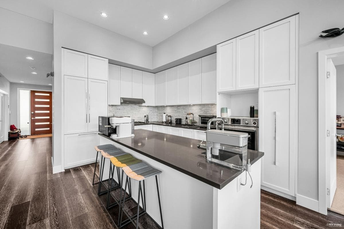 3881 Cates Landing Way, North Vancouver, V7G 0A6 — photo 3