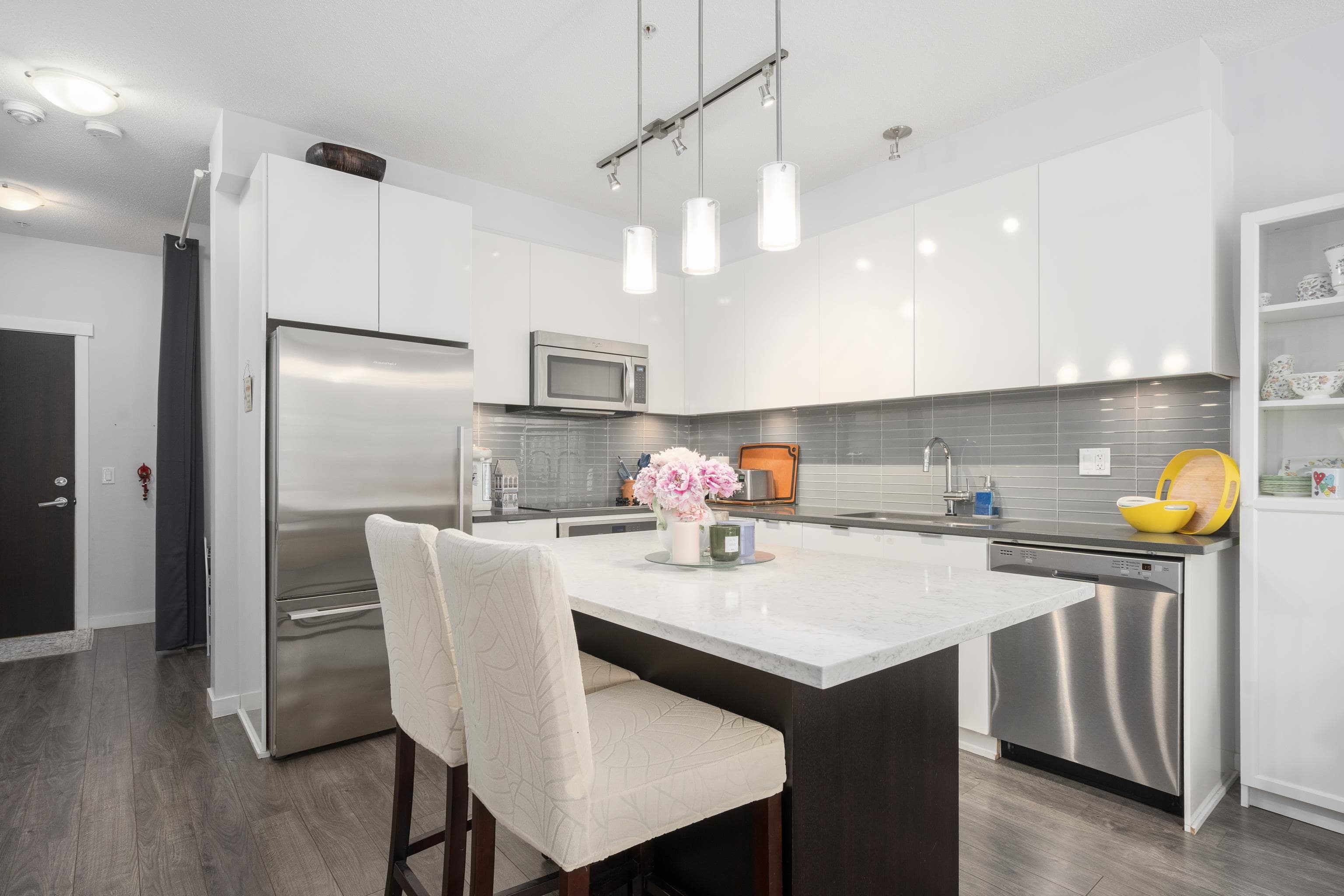 417 - 2665 Mountain Highway, North Vancouver