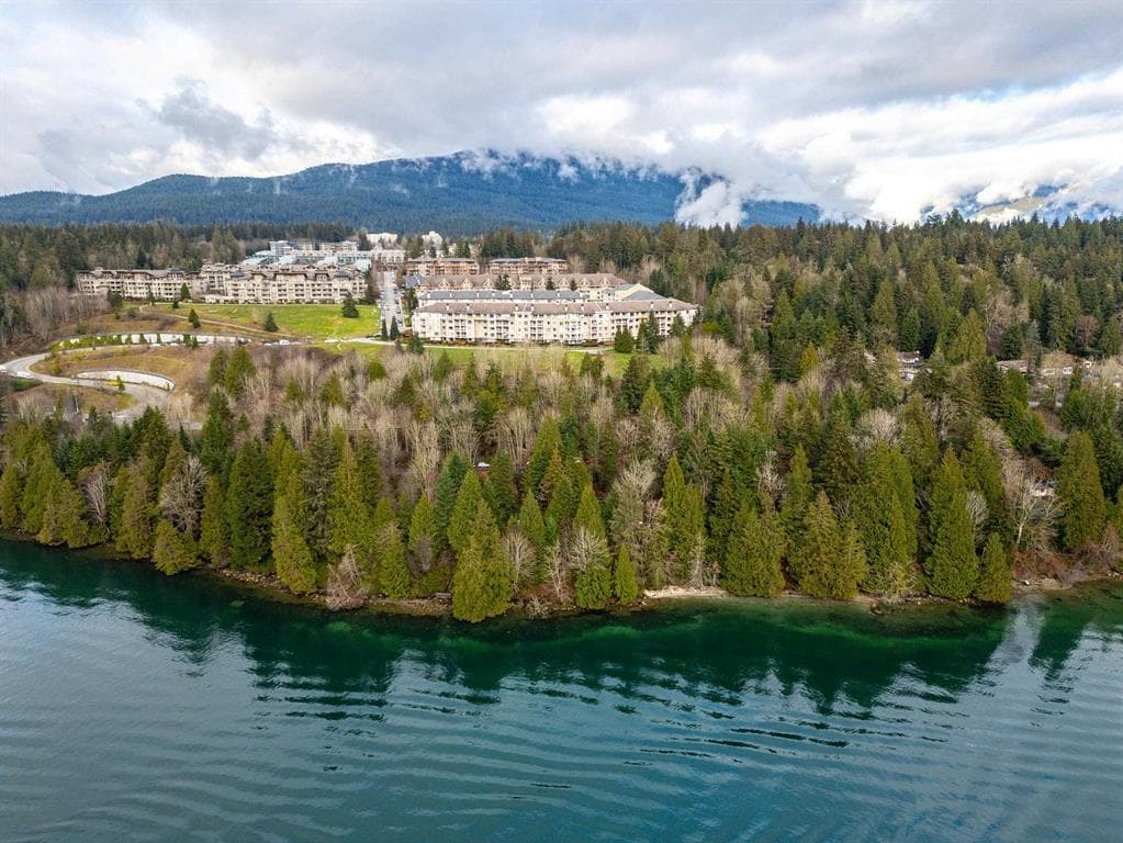 422 - 3629 Deercrest Drive, North Vancouver
