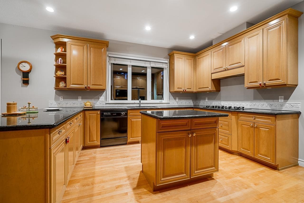4751 Headland Drive, West Vancouver, V7W 3H6 — photo 5