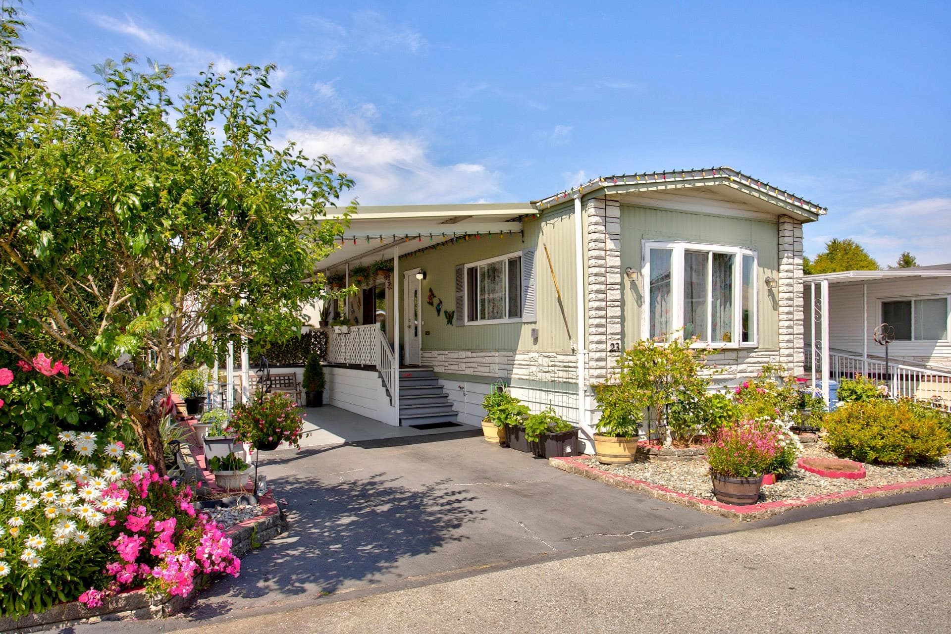 23 - 15875 20th Avenue, Surrey