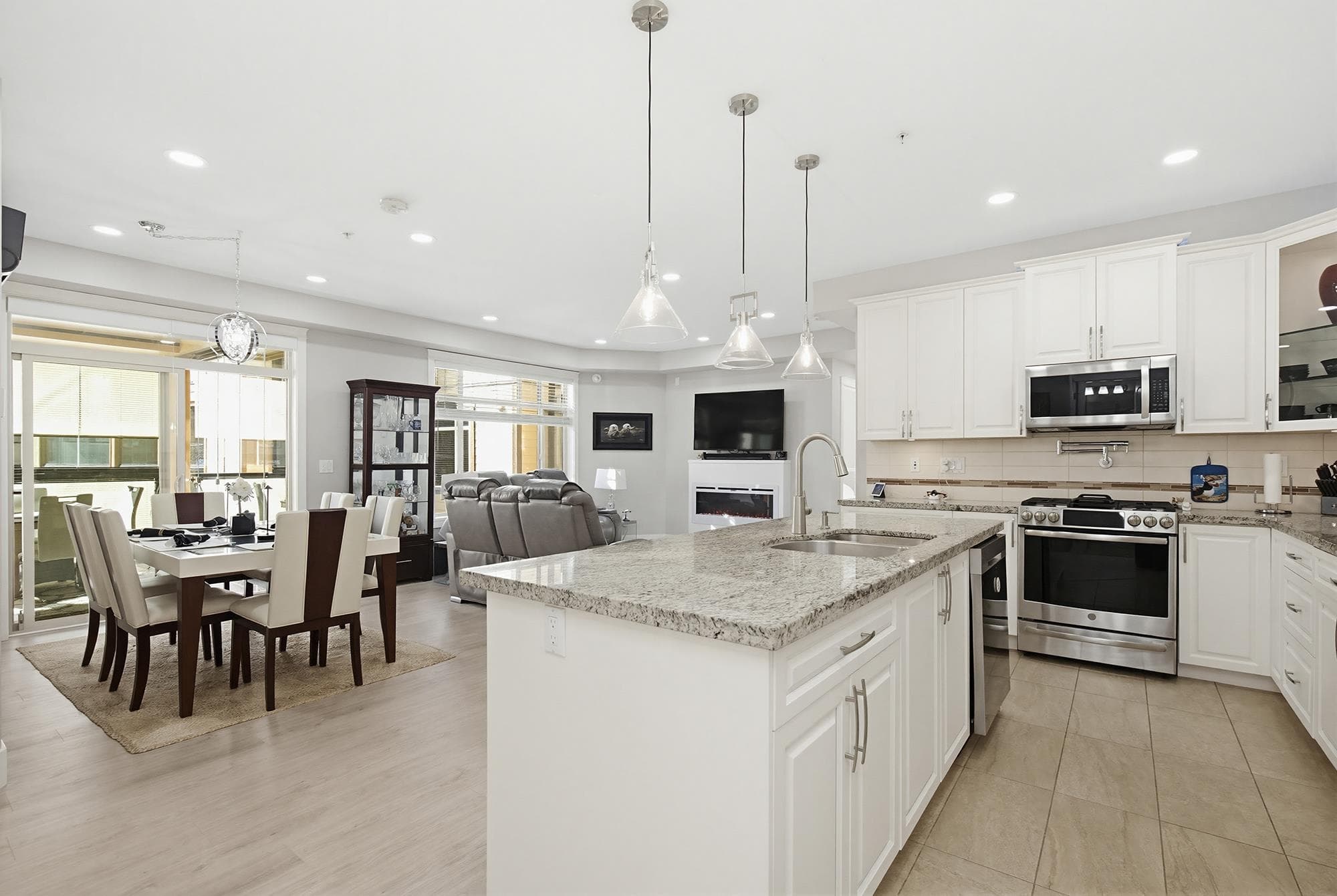 401 - 32445 Simon Avenue, Abbotsford, V2T 0G7 — photo 3