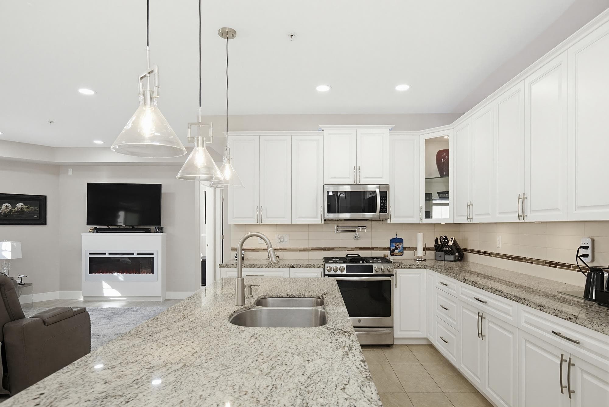 401 - 32445 Simon Avenue, Abbotsford, V2T 0G7 — photo 5