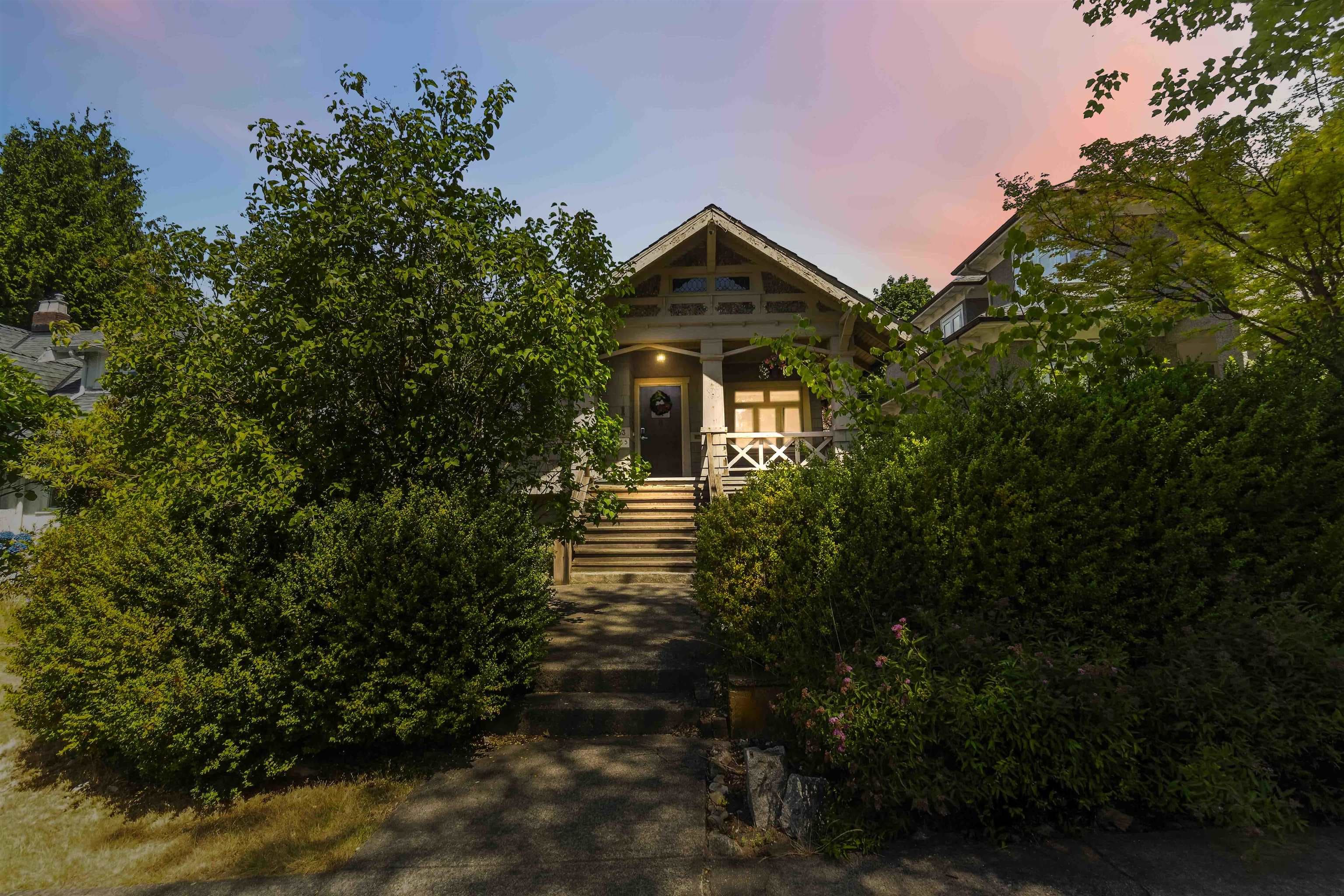 2063 W 37th Avenue, Vancouver