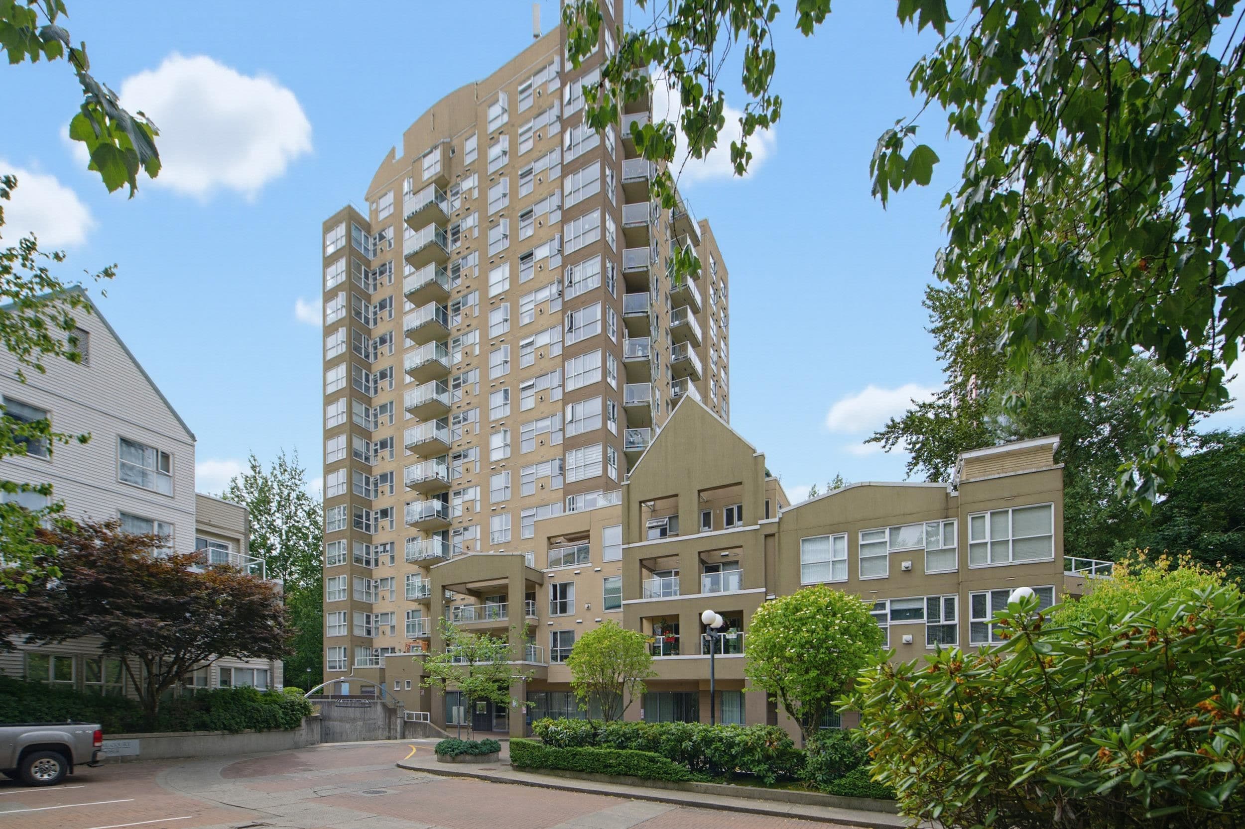 1002 - 9830 Whalley Boulevard, Surrey