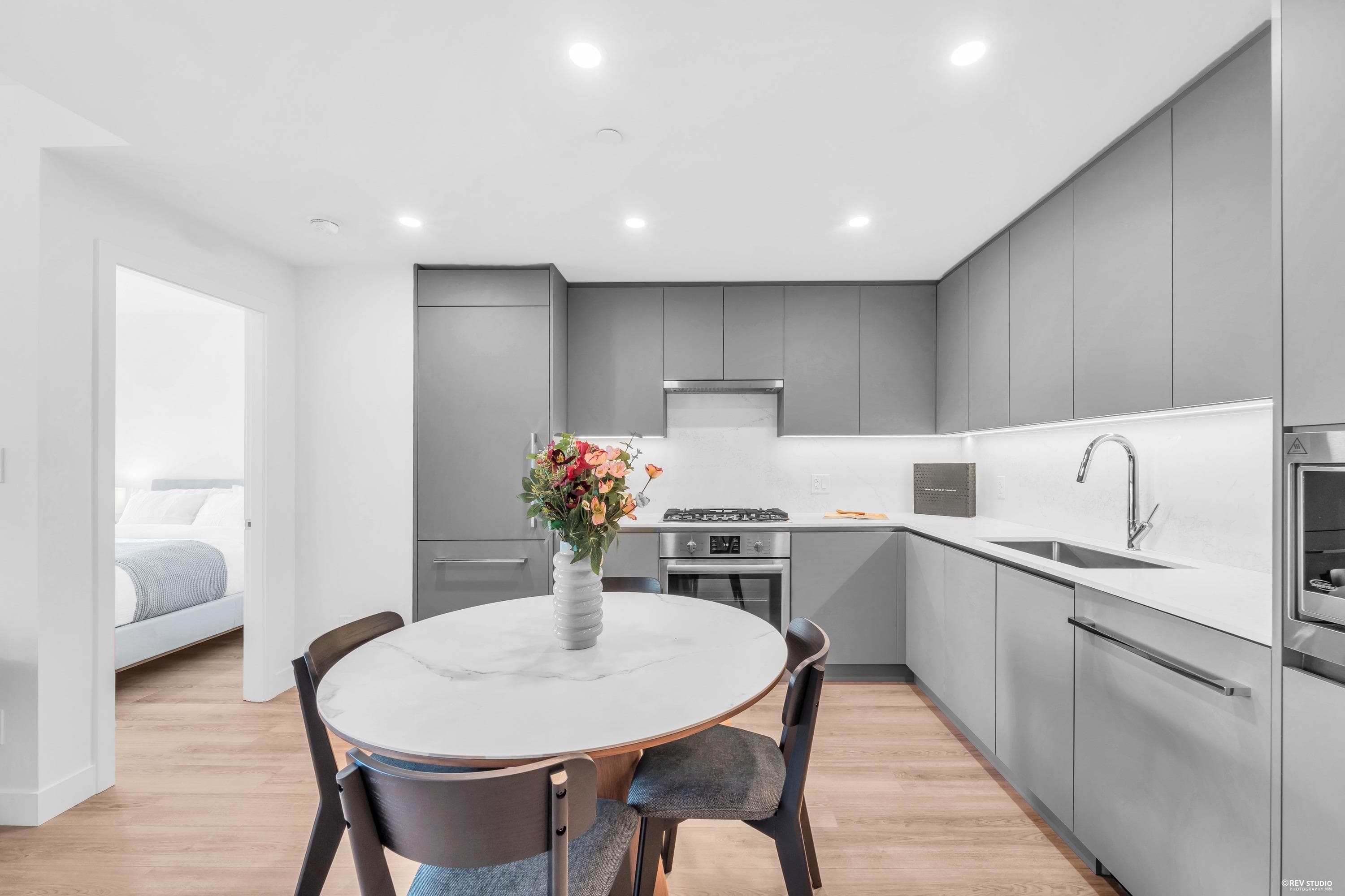 601 - 7977 Lansdowne Road, Richmond
