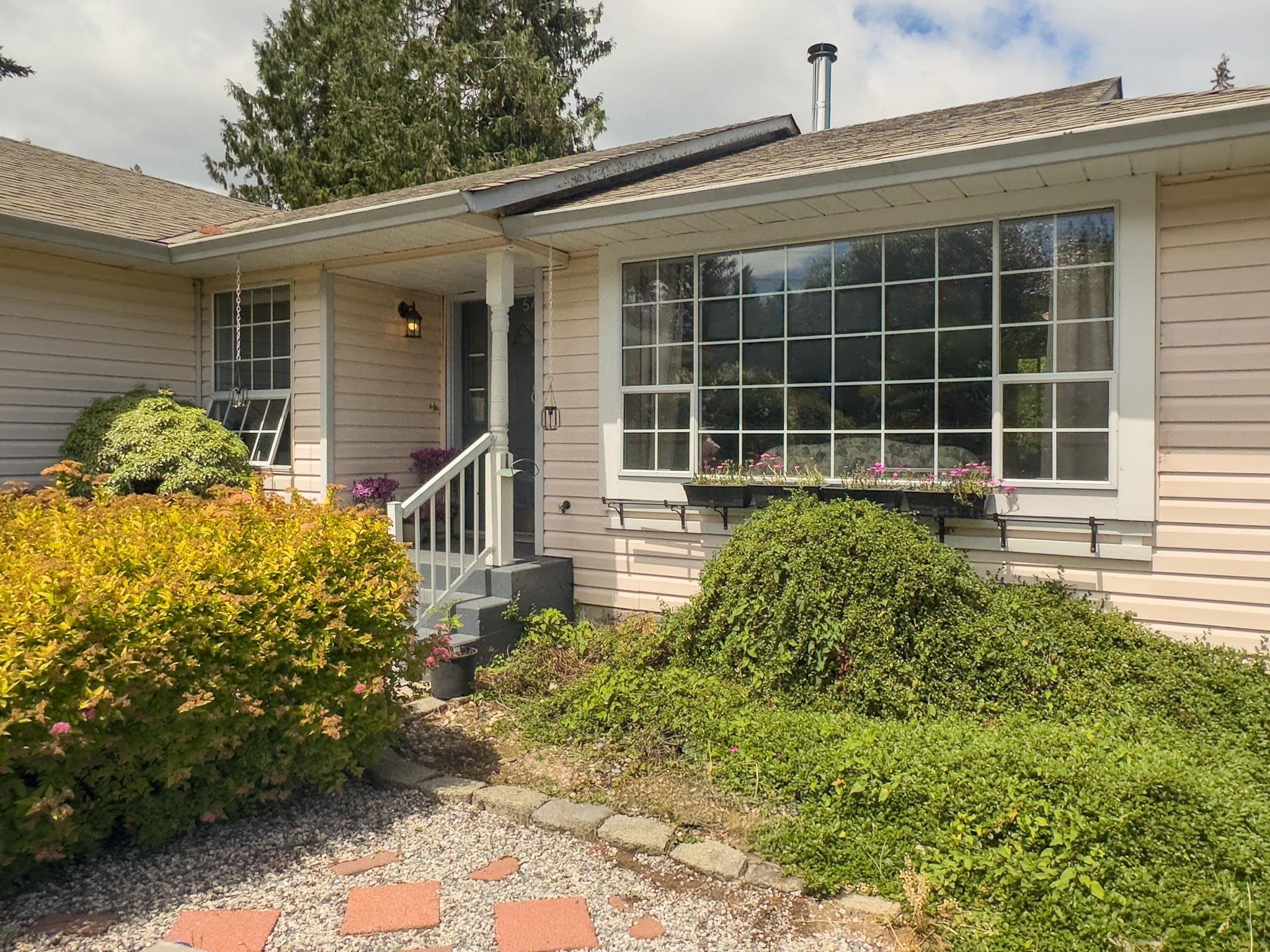 5461 Carnaby Place, Sechelt, V0N 3A7 — photo 3