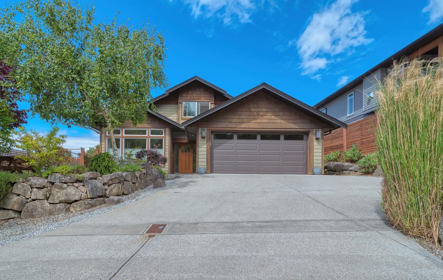 5631 Page Road, Sechelt, V7Z 0N7 — photo 1