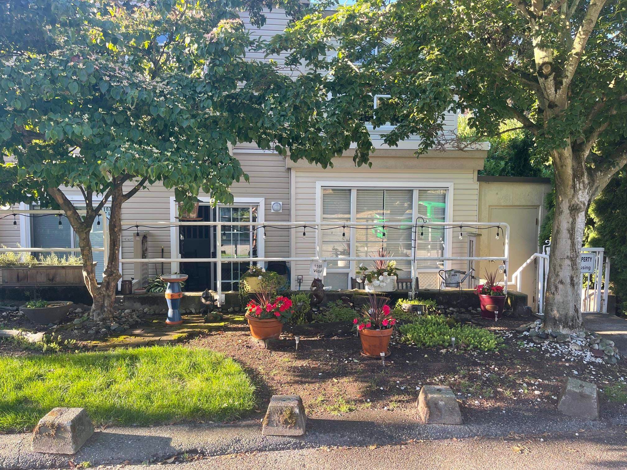 8 - 1169 Vidal Street, White Rock