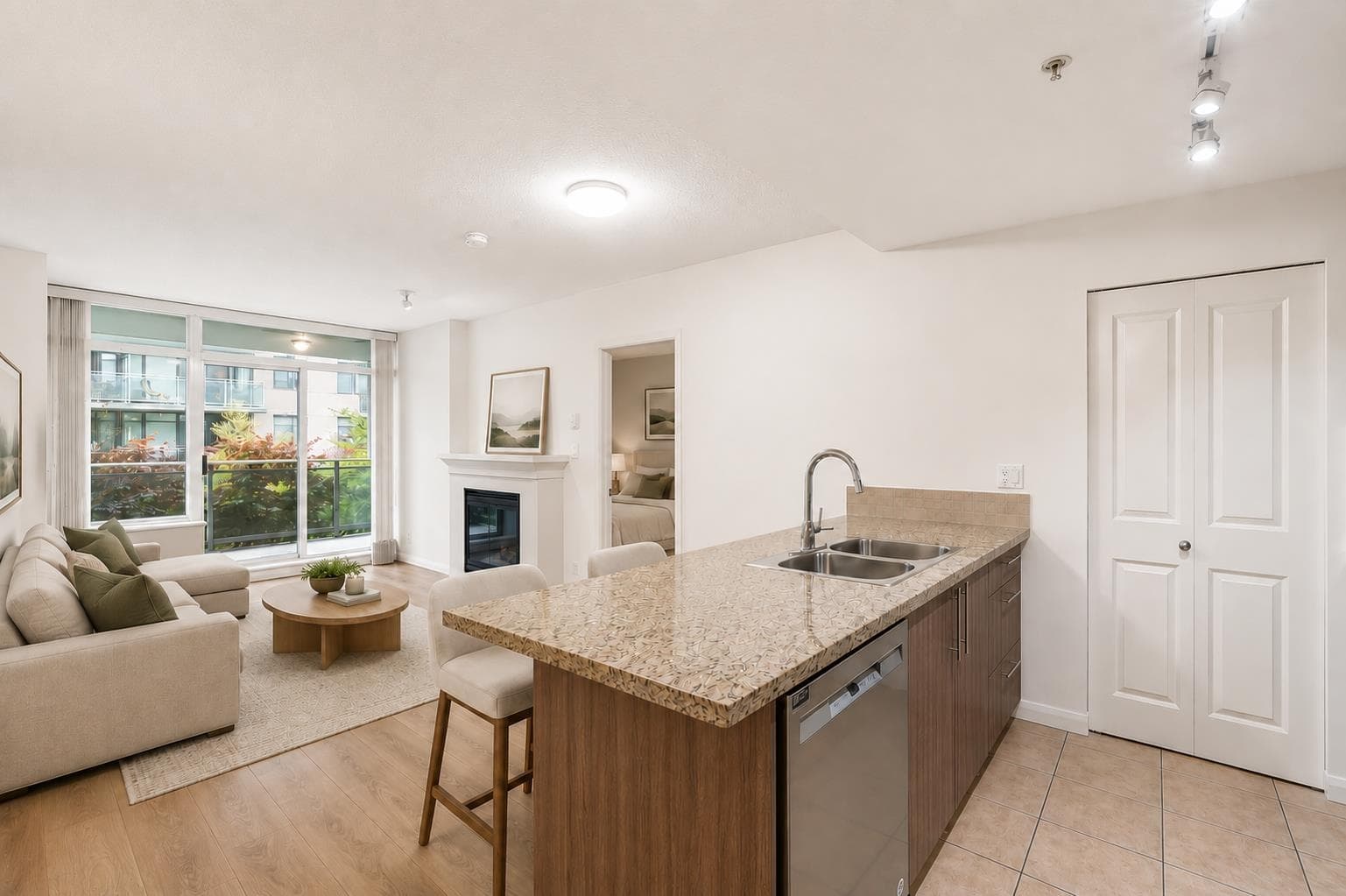 1005 - 898 Carnarvon Street, New Westminster, V3M 0C3 — photo 3