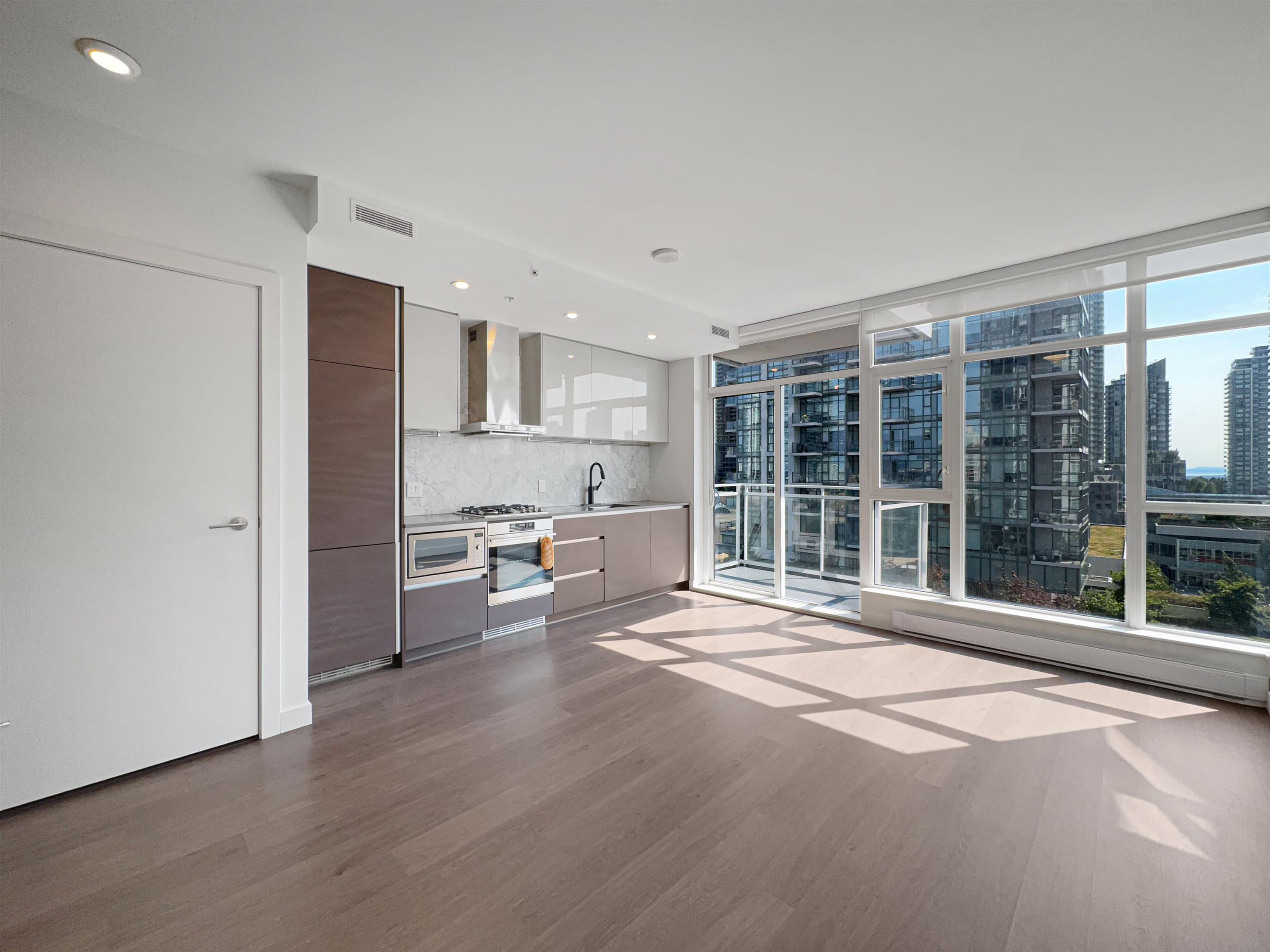 9xx - 4670 Assembly Way, Burnaby, V5H 0H3 — photo 1