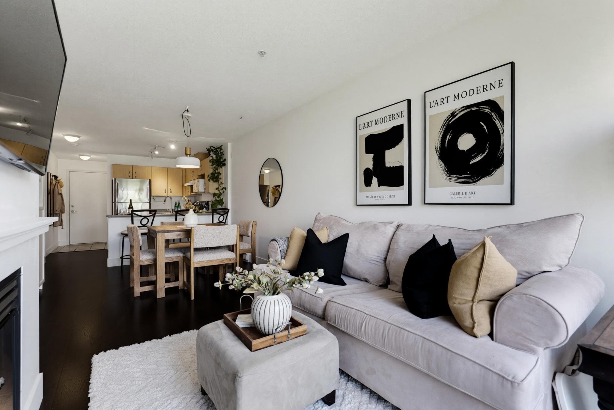 323 - 332 Lonsdale Avenue, North Vancouver