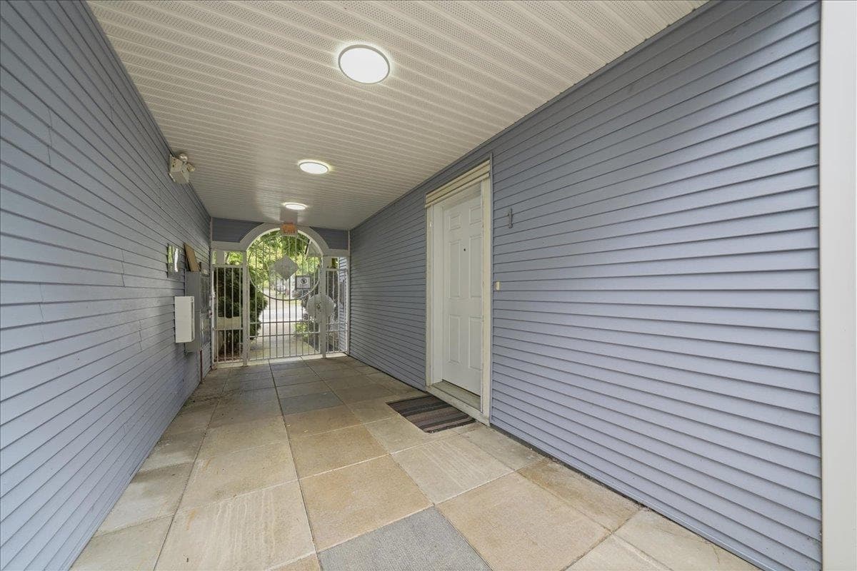 1 - 7128 17th Avenue, Burnaby, V3N 1K7 — photo 5