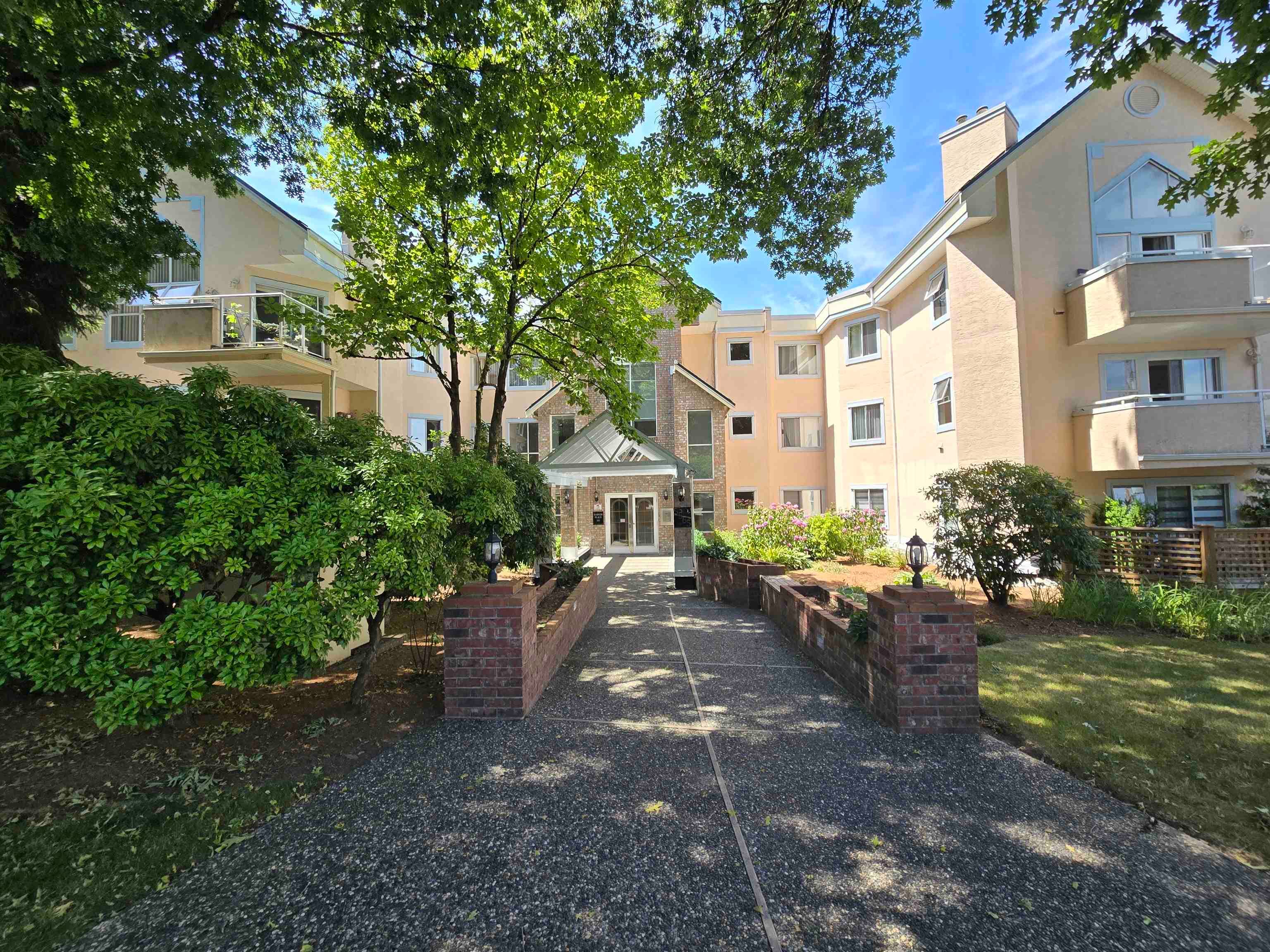 101 - 5565 Barker Avenue, Burnaby, V5H 2N8 — photo 1