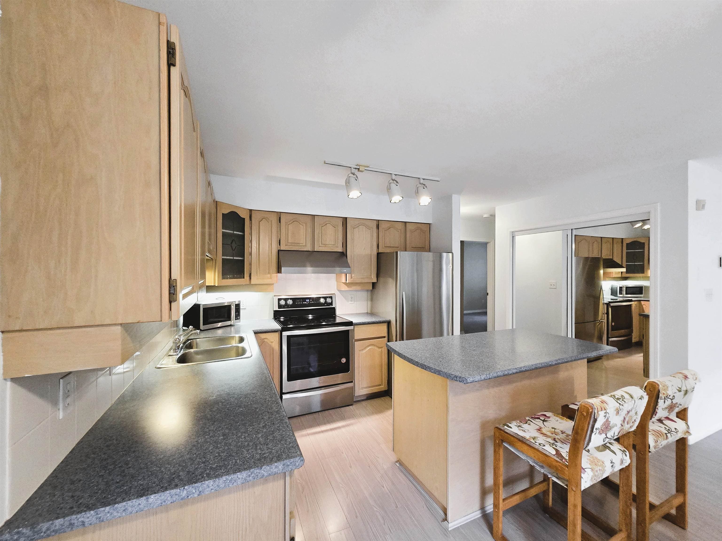 101 - 5565 Barker Avenue, Burnaby, V5H 2N8 — photo 5