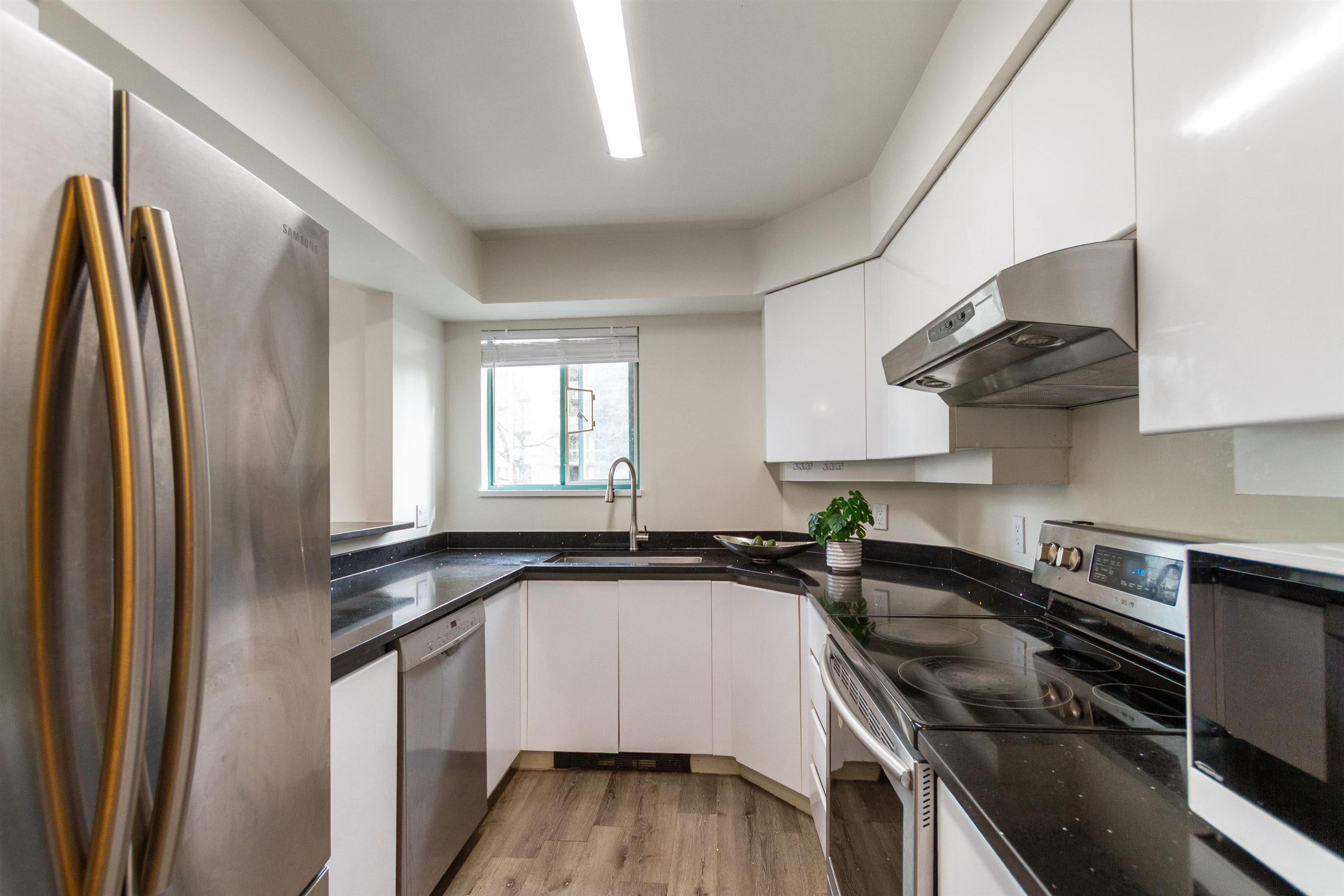 401E - 3081 Glen Drive, Coquitlam, V3B 2P8 — photo 5