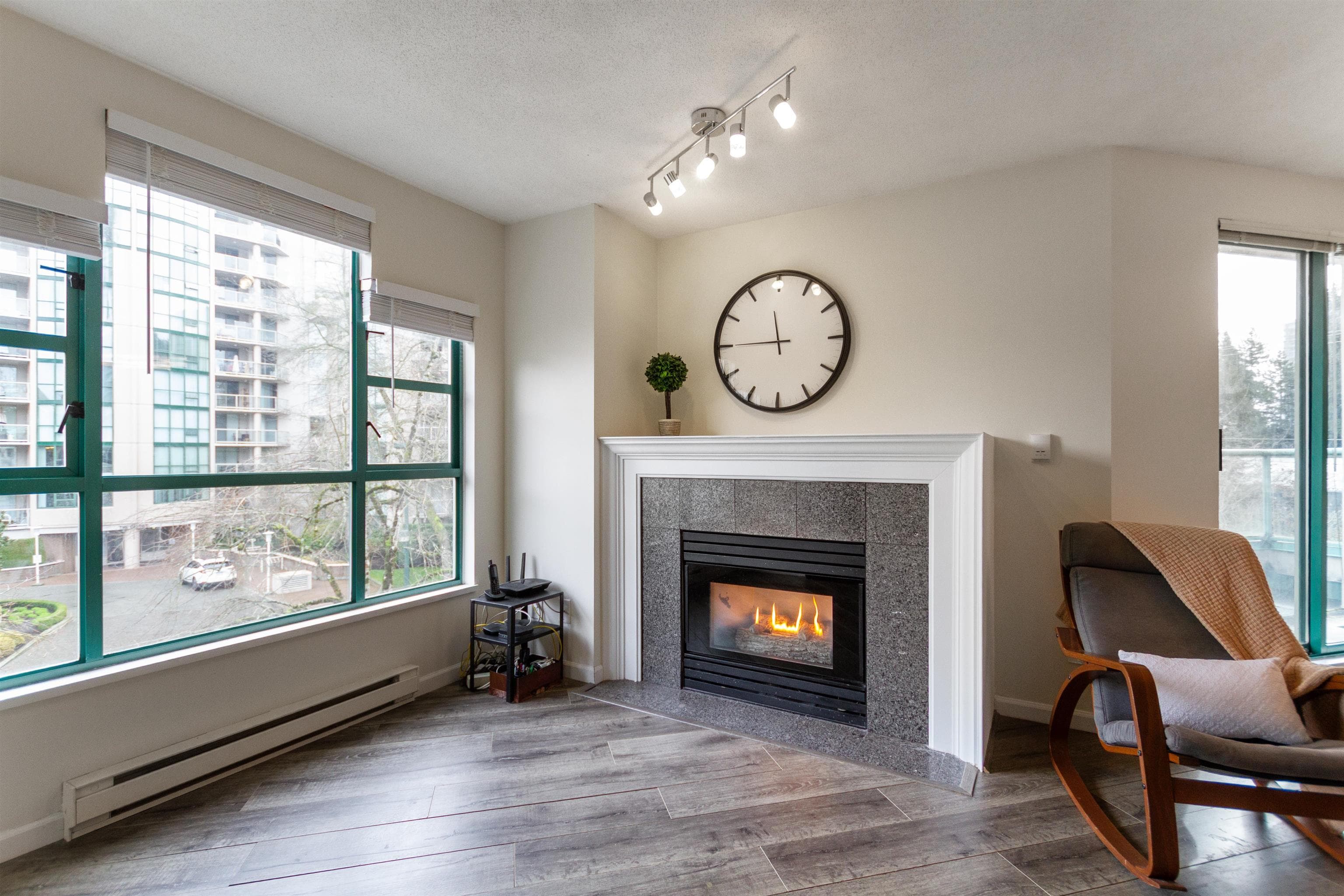 401E - 3081 Glen Drive, Coquitlam, V3B 2P8 — photo 4