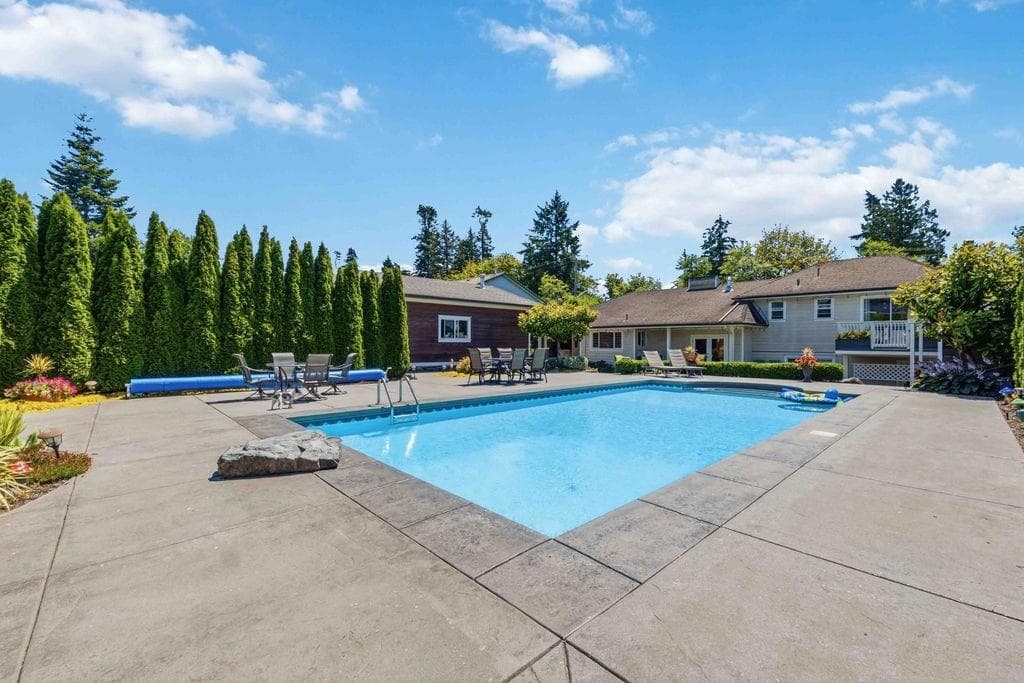 16127 8 Avenue, Surrey, V4A 8W5 — photo 1